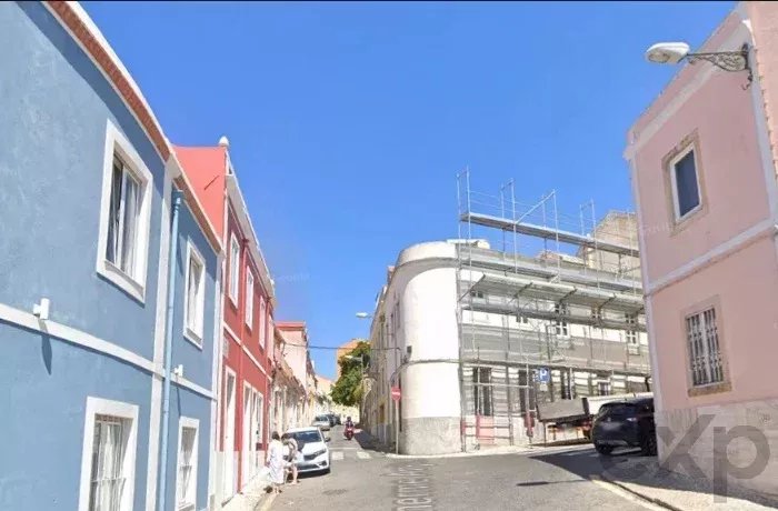 One-bedroom plus one apartment for sale in Campo de Ourique. 86691452 image 1