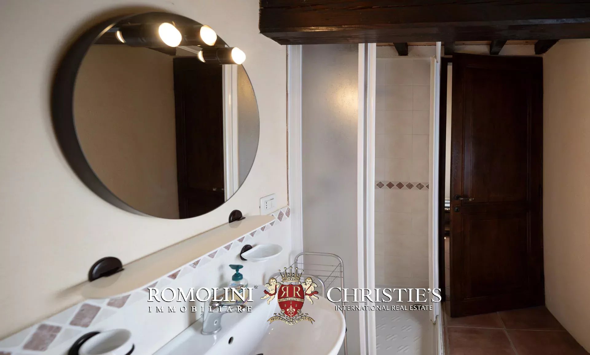 8 Bedroom Villa/Townhouse's Image 52