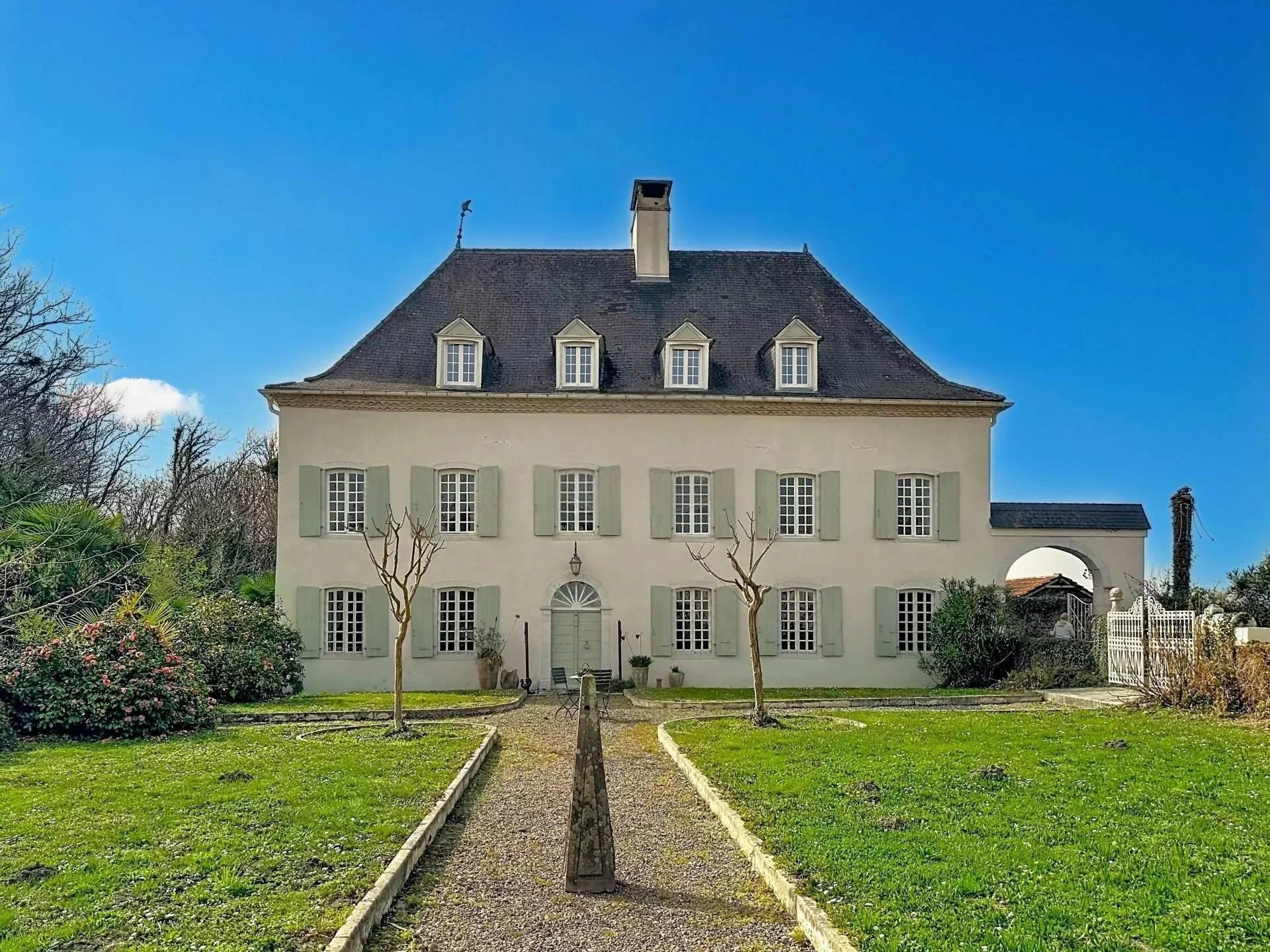 Maison 400m² de Maître sur 2 hectares - Sauveterre-de-Béarn (64390)