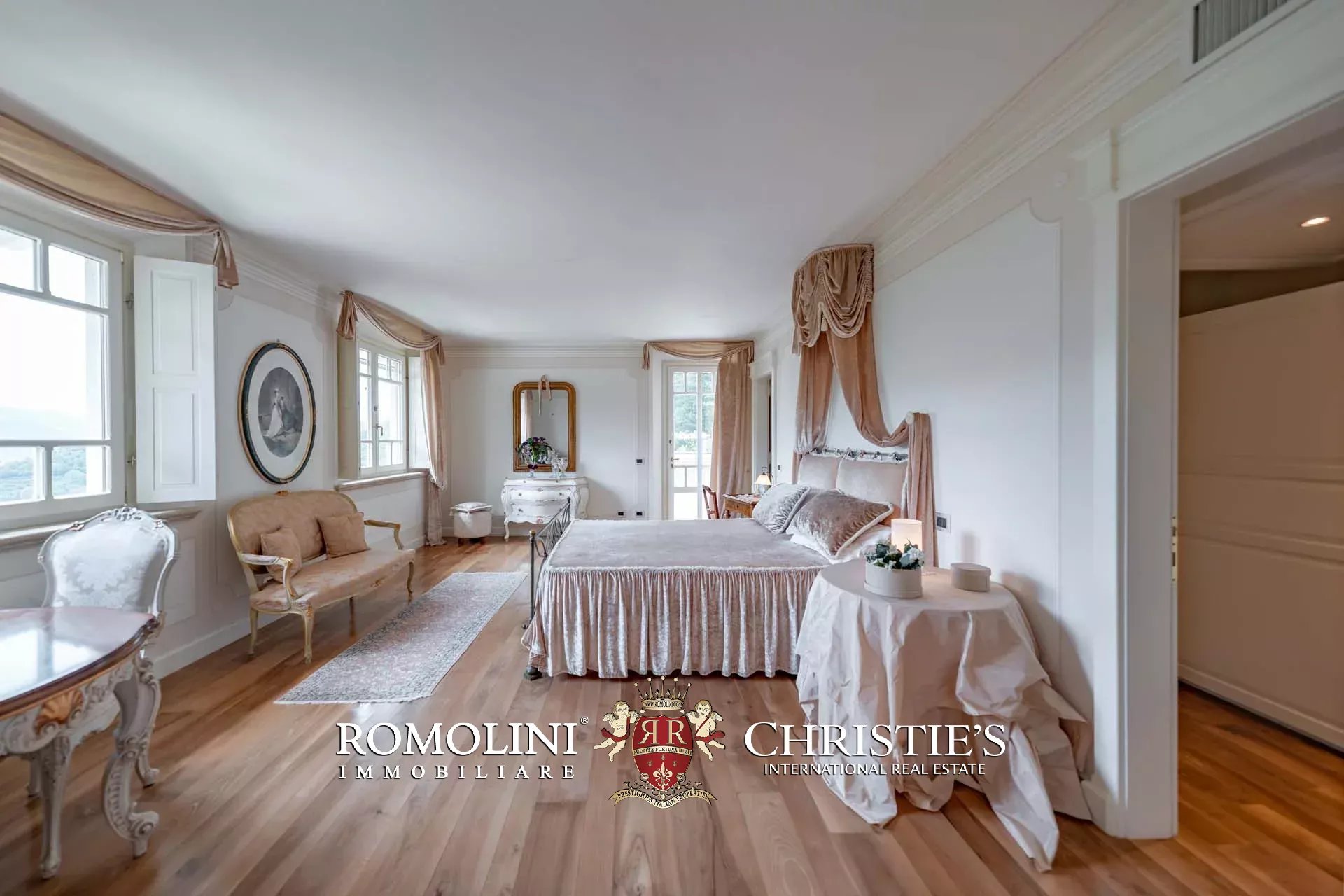 10 Bedroom Villa/Townhouse's Image 33