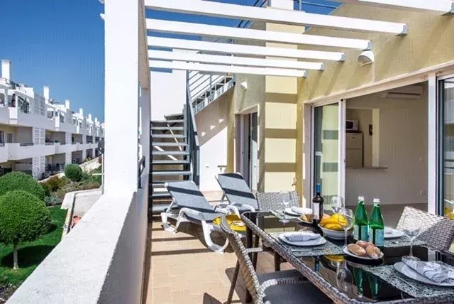 Viva ou Invista em Cabanas &ndash; T1 com Rooftop Privado e Piscina