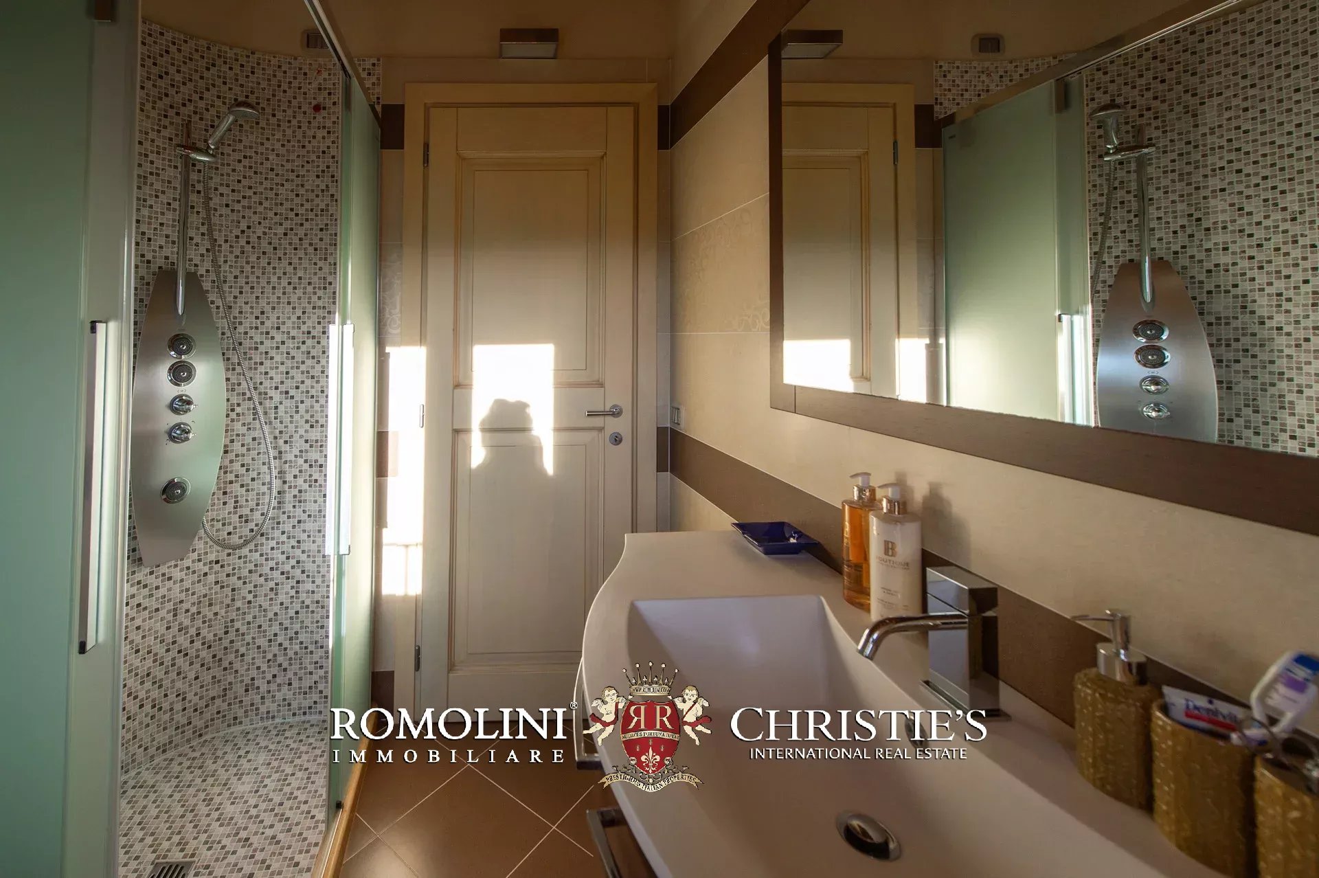 10 Bedroom Villa/Townhouse's Image 90