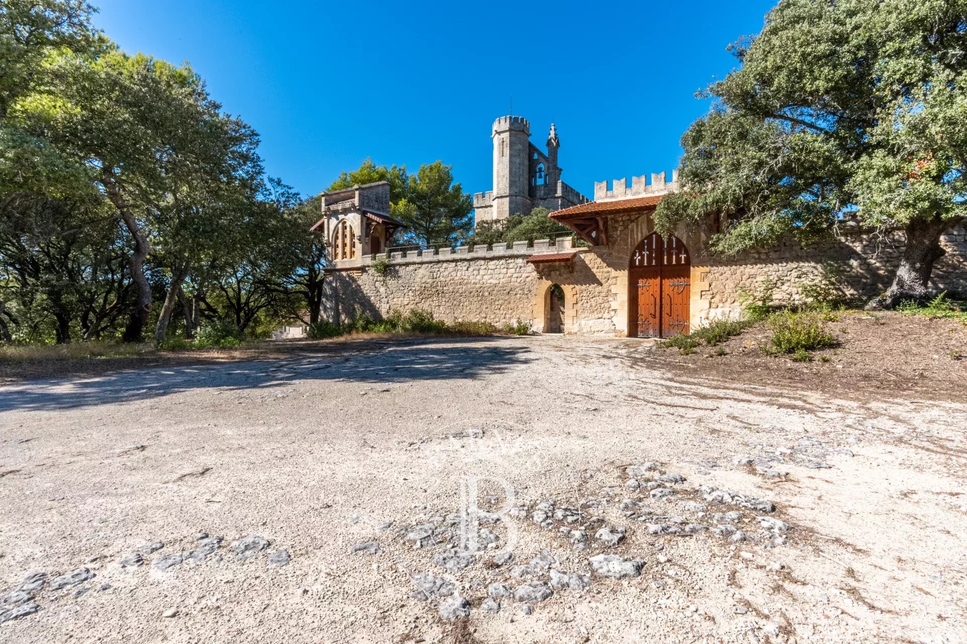 COUNTRY OF AIX EN PROVENCE - GATES DU LUBERON - CASTLE AND MAS 18th CENTURY - 6 ROOMS - ANNEXES - FOREST ESTATE 70 HA - PANORAMIC VIEW - picture 14
