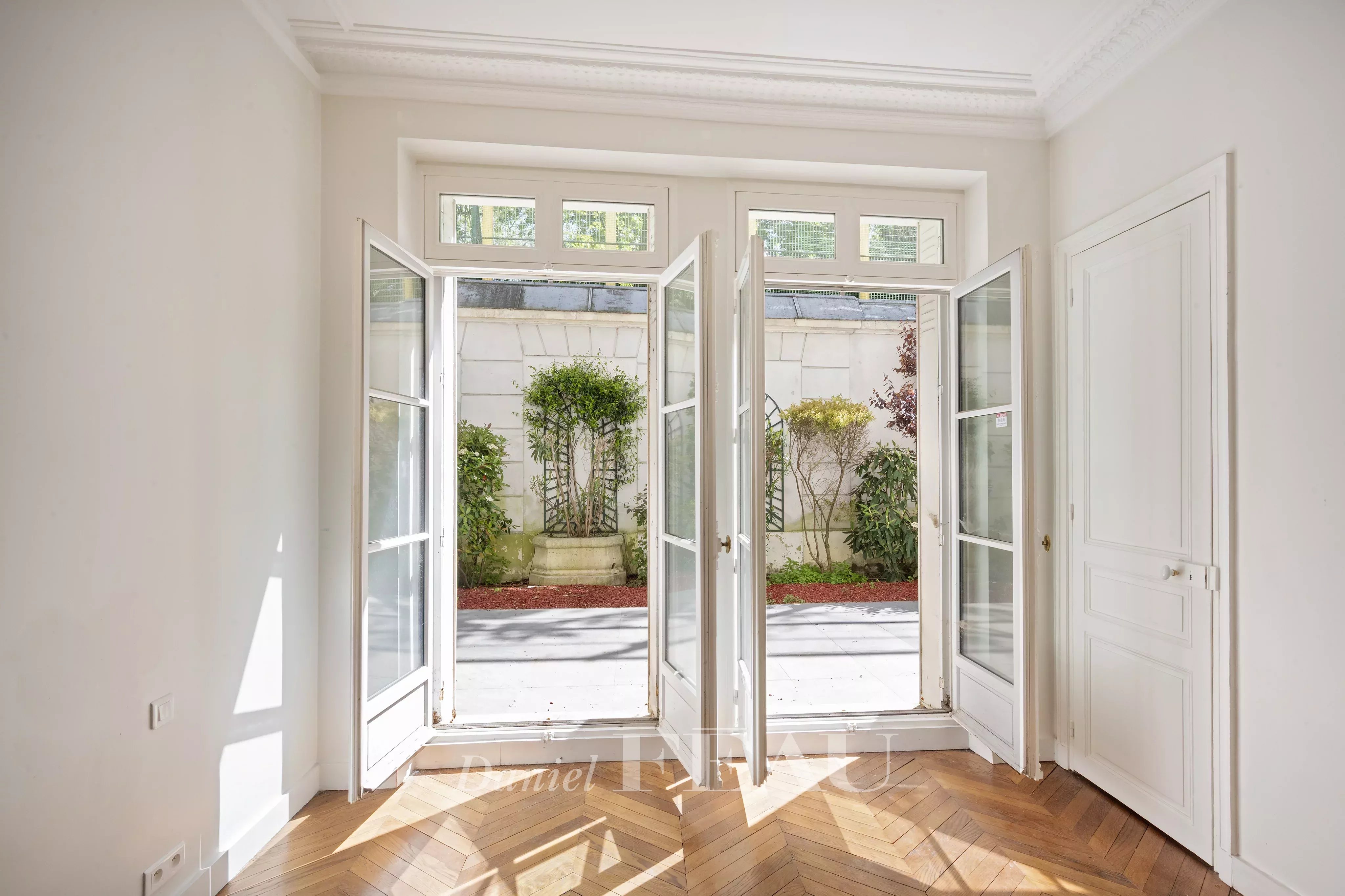 CHAMBRE AVEC ACCES JARDIN 125 m²