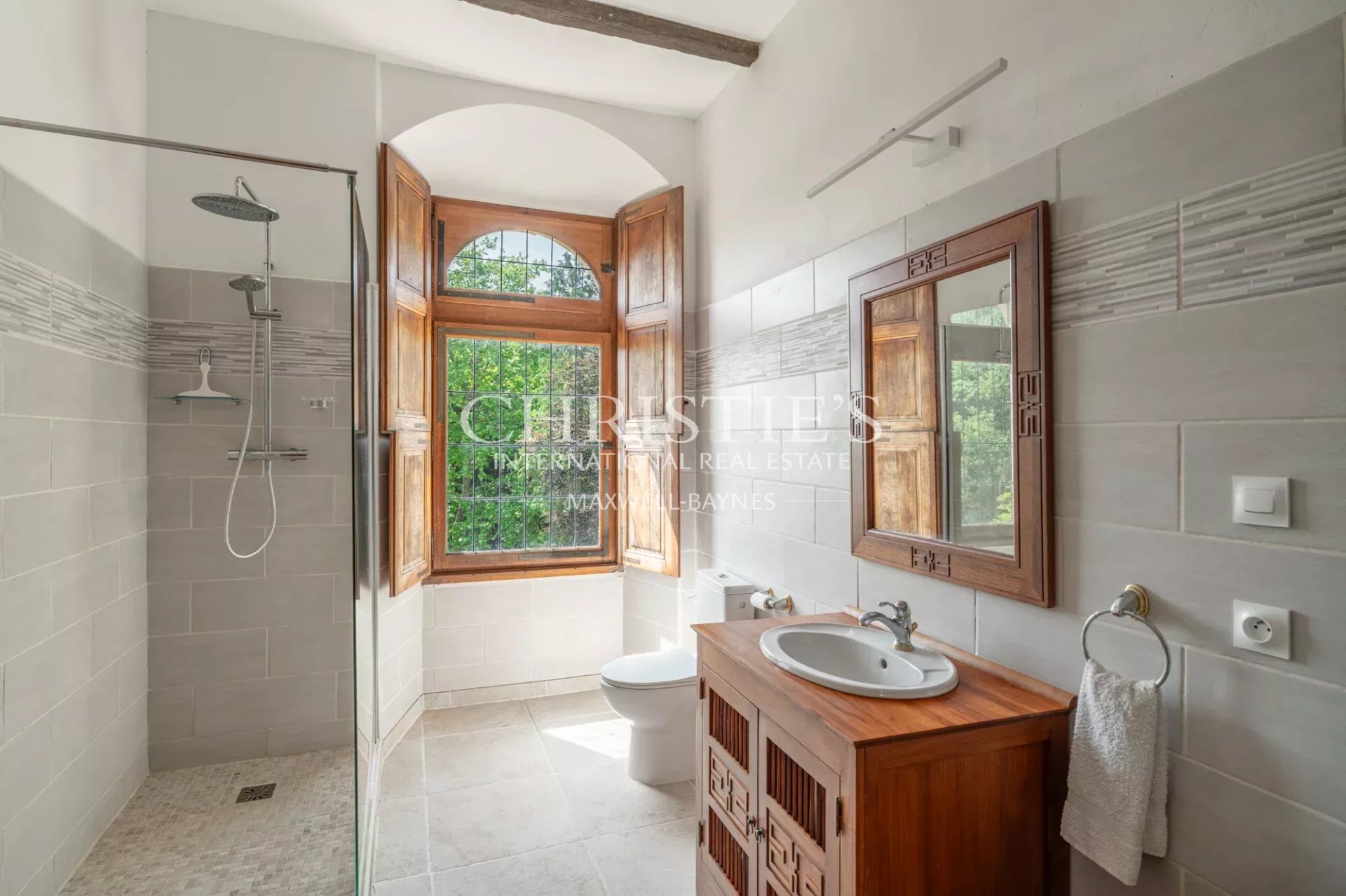 9 Bedroom Chateau's Image 25