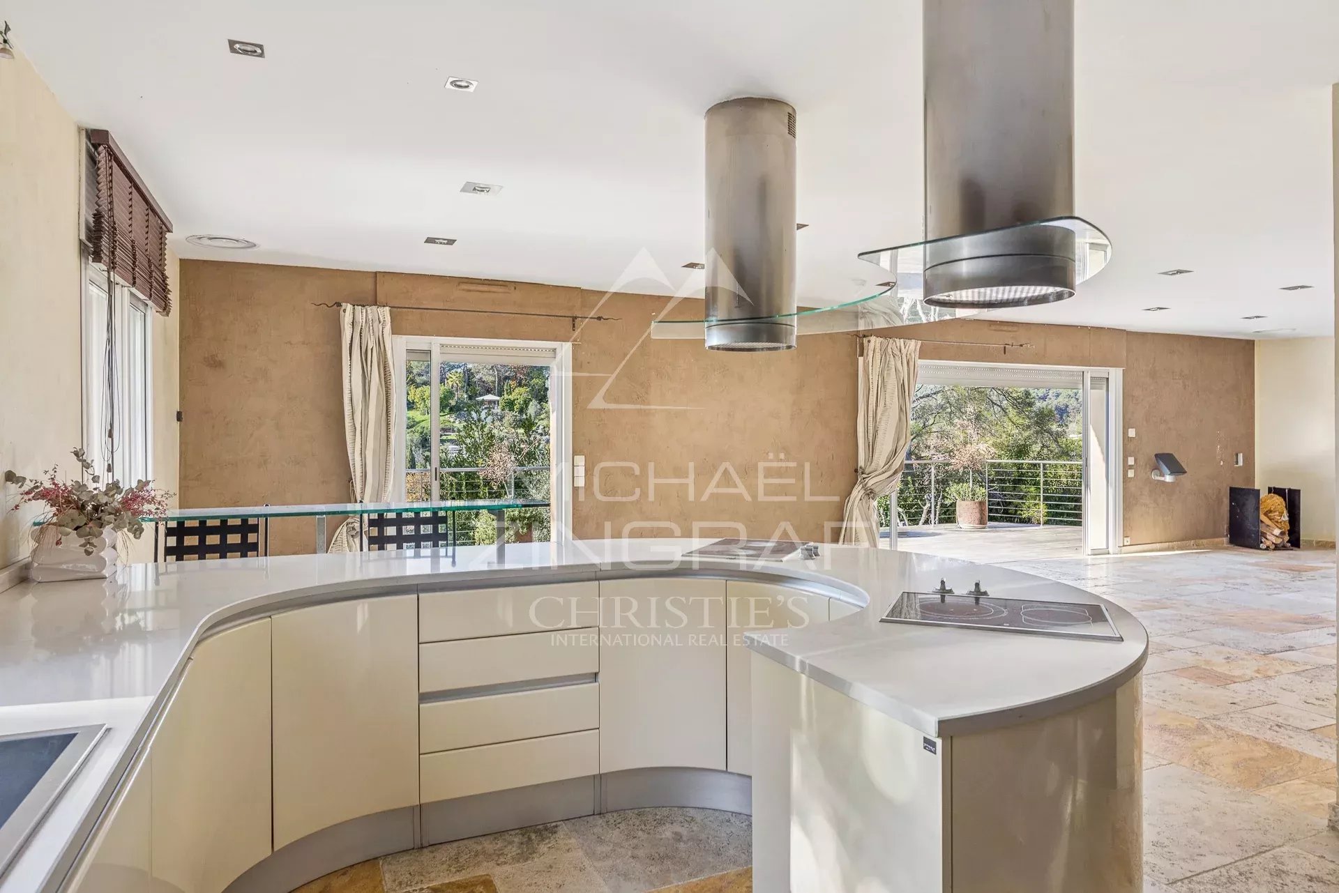 5 Bedroom Villa/Townhouse's Image 6