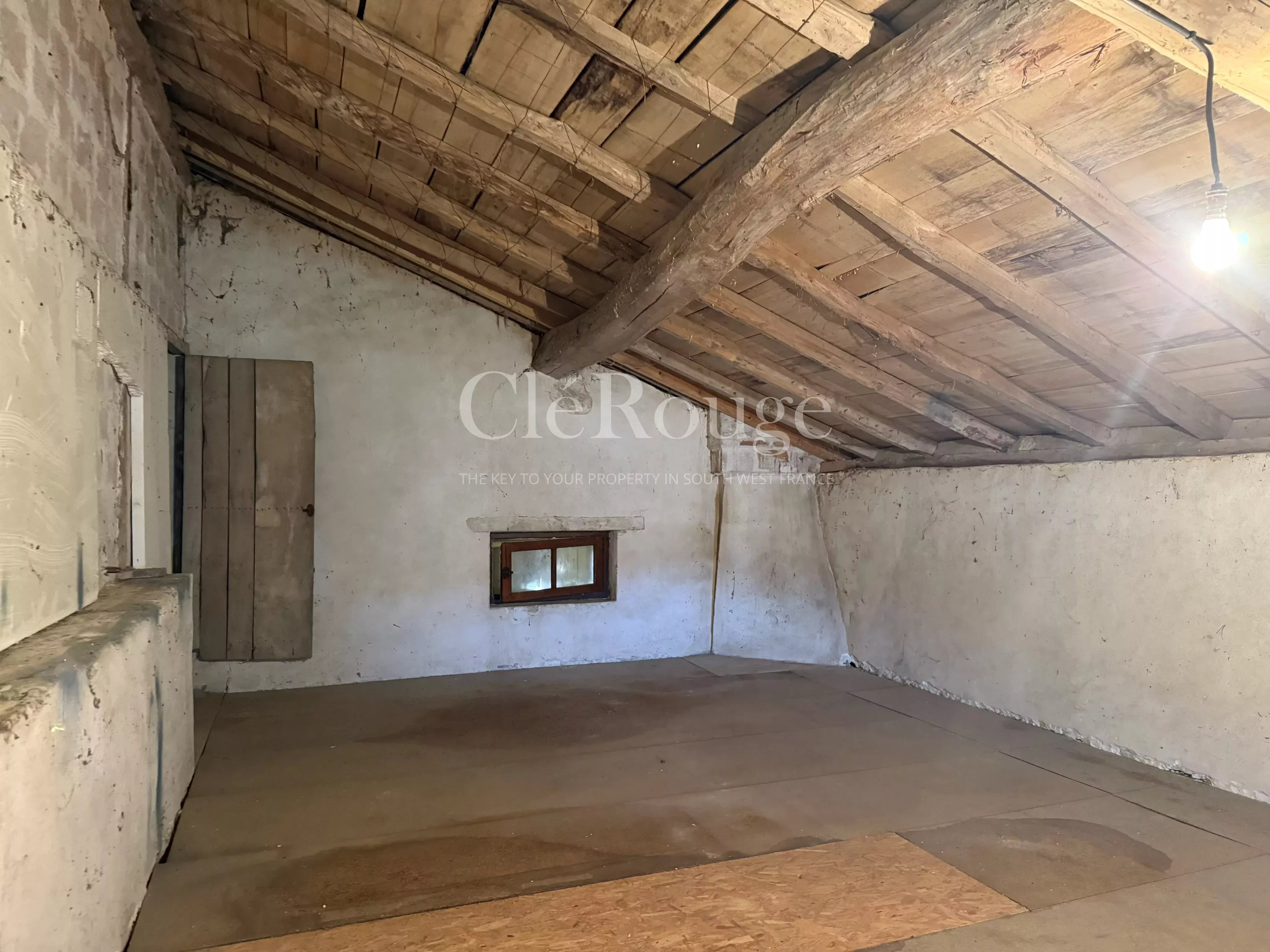 Close to Duras - Characterful and spacious property with swimming pool and stunning views