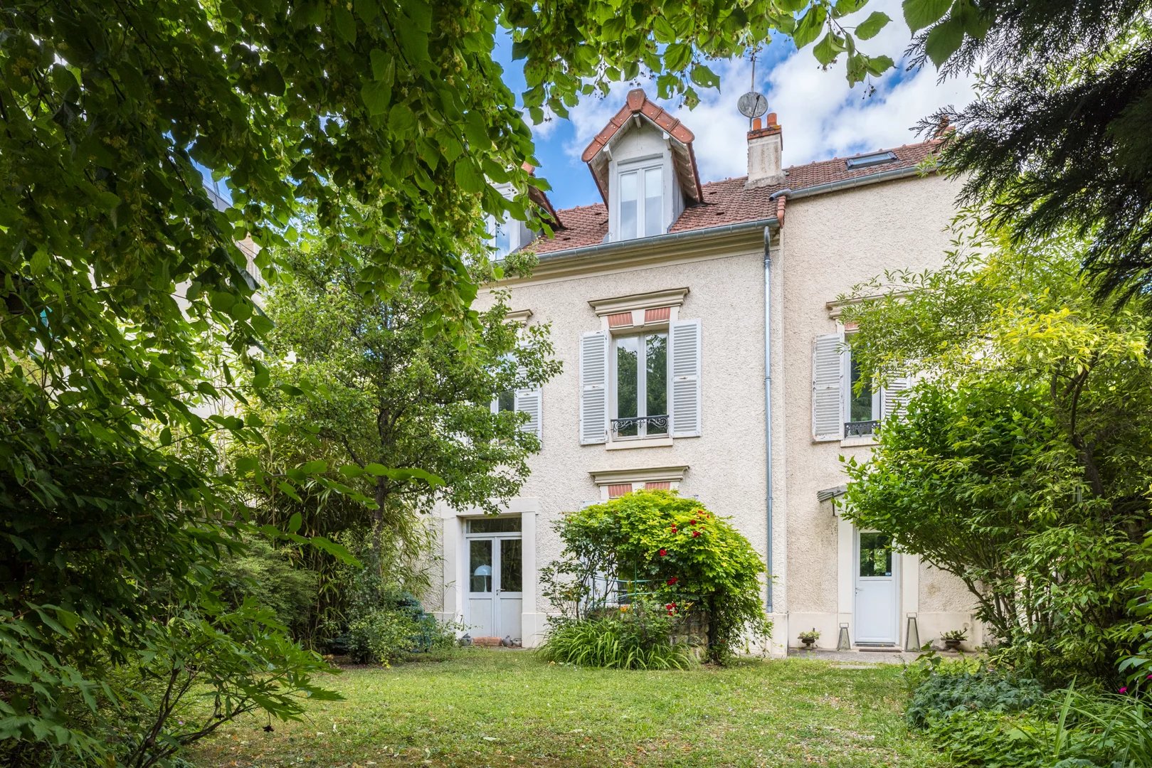 Agence immobilière de PARIS - LONDON - PAROS