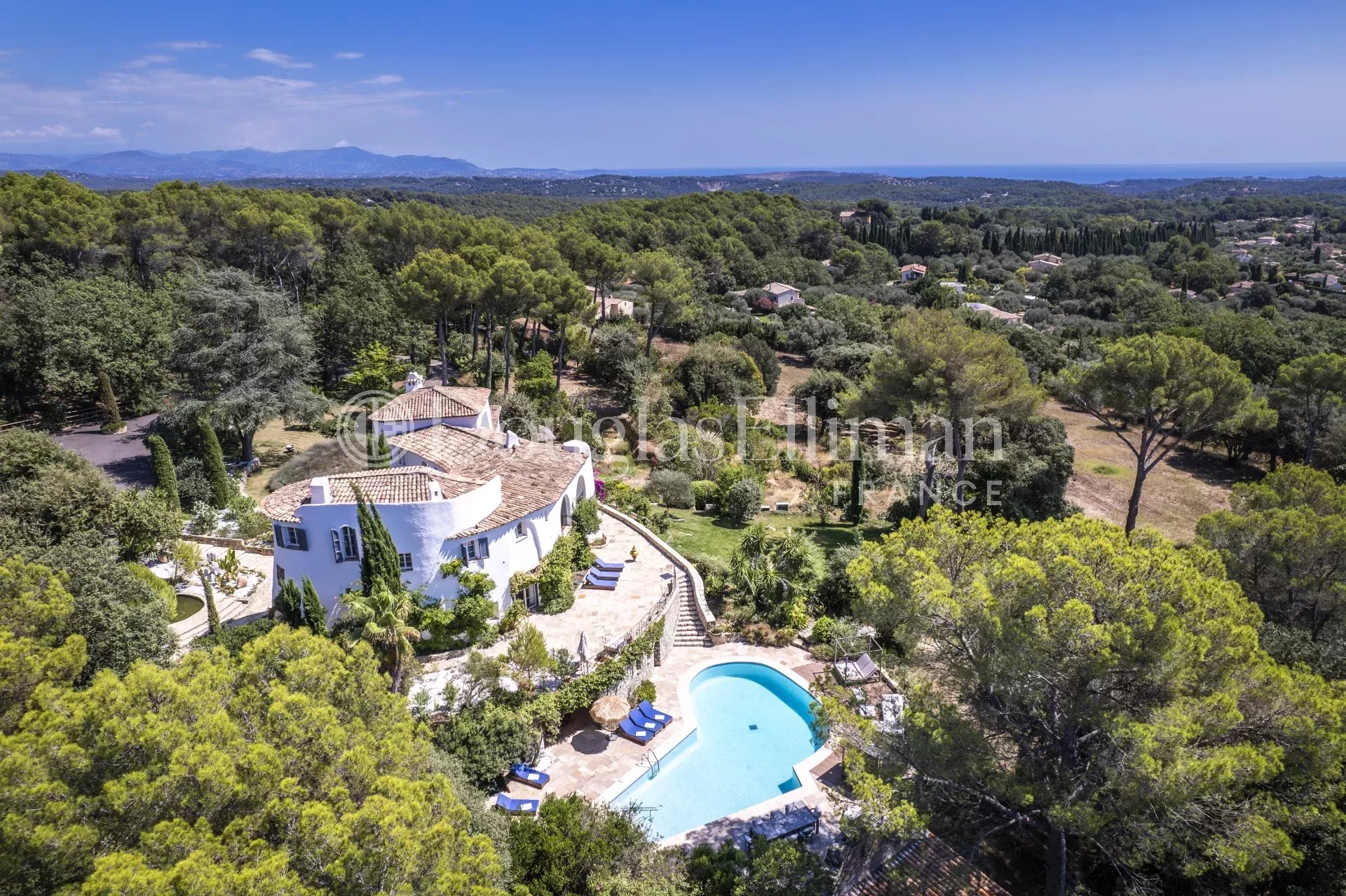 VALBONNE – Une magnifique propriété méditerranéenne avec vue sur la mer - Image nᵒ2