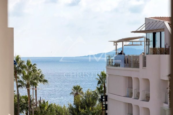 4-BEDROOM APARTMENT - CANNES, NEAR THE OLD PORT - SEA VIEW — photo 1
