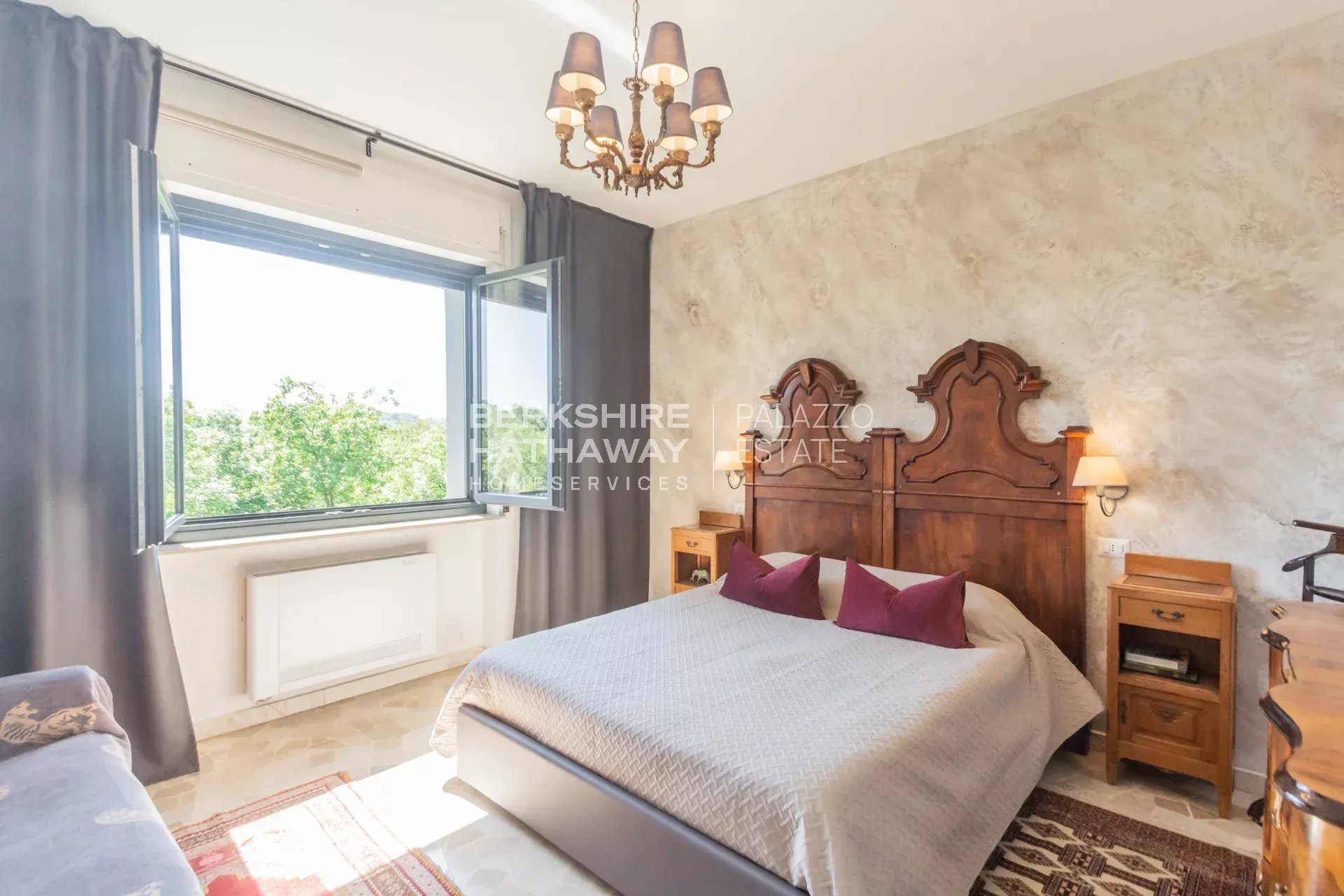 Villa bifamiliare con giardino a Biandronno, a pochi passi dal Lago di Varese