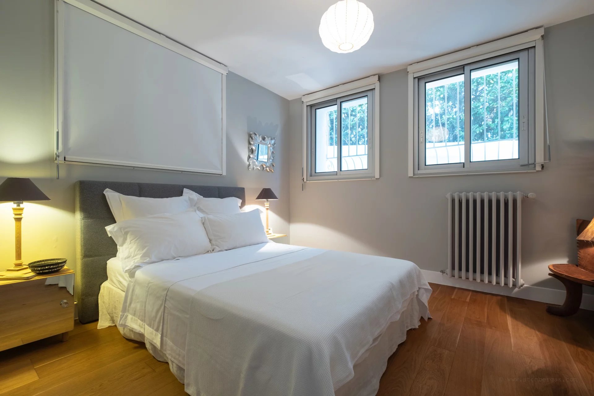 Provencal villa with flat gardens, pool and sea views