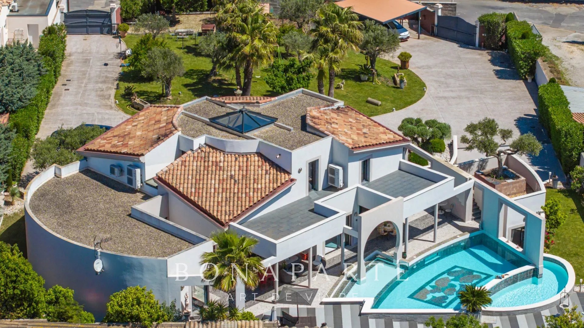 NÎMES - VILLA CONTEMPORAINE AVEC PISCINE ET GRAND GARAGE