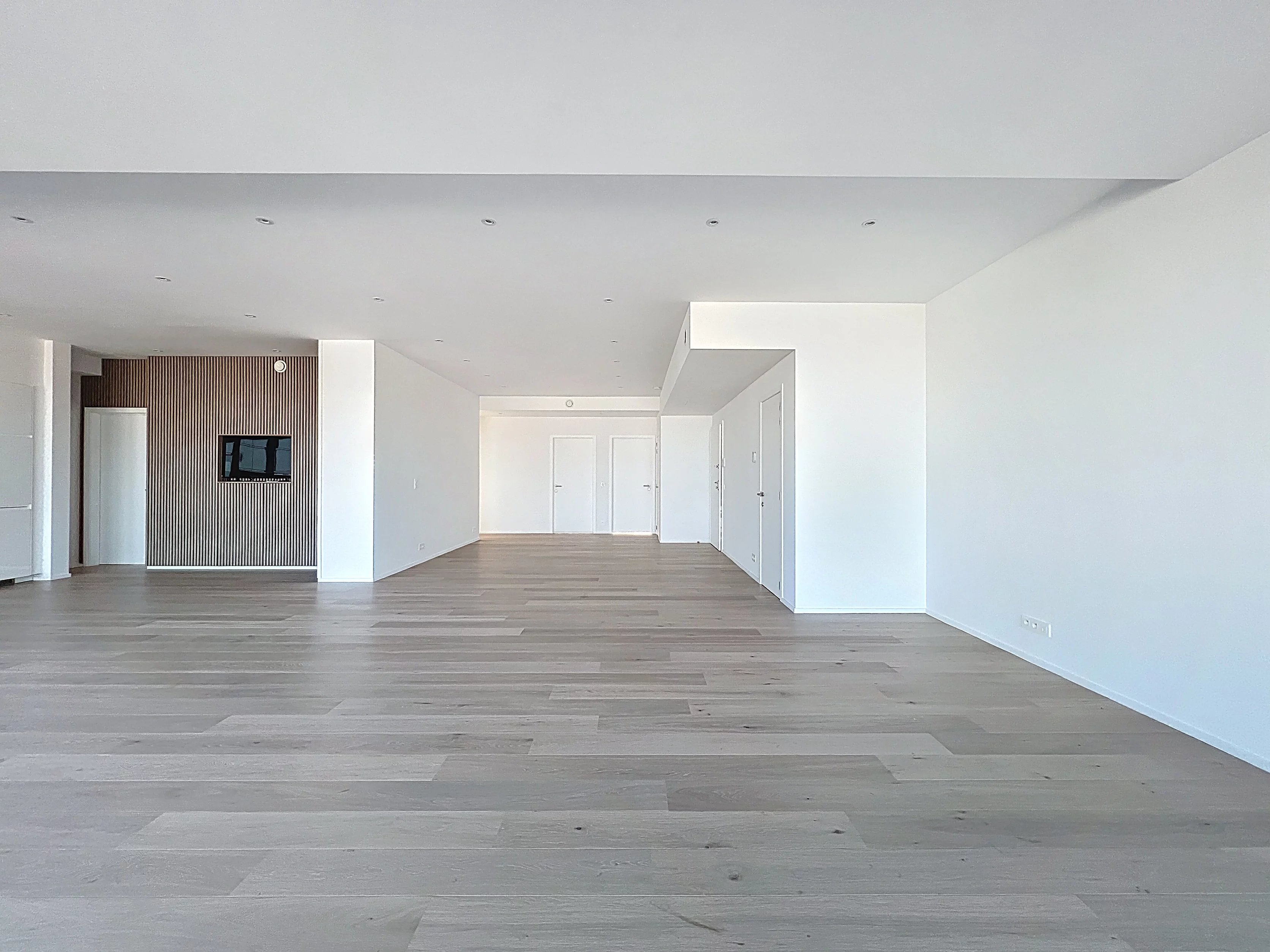 Ixelles - Very nice bright 4 bedroom terrace apartment