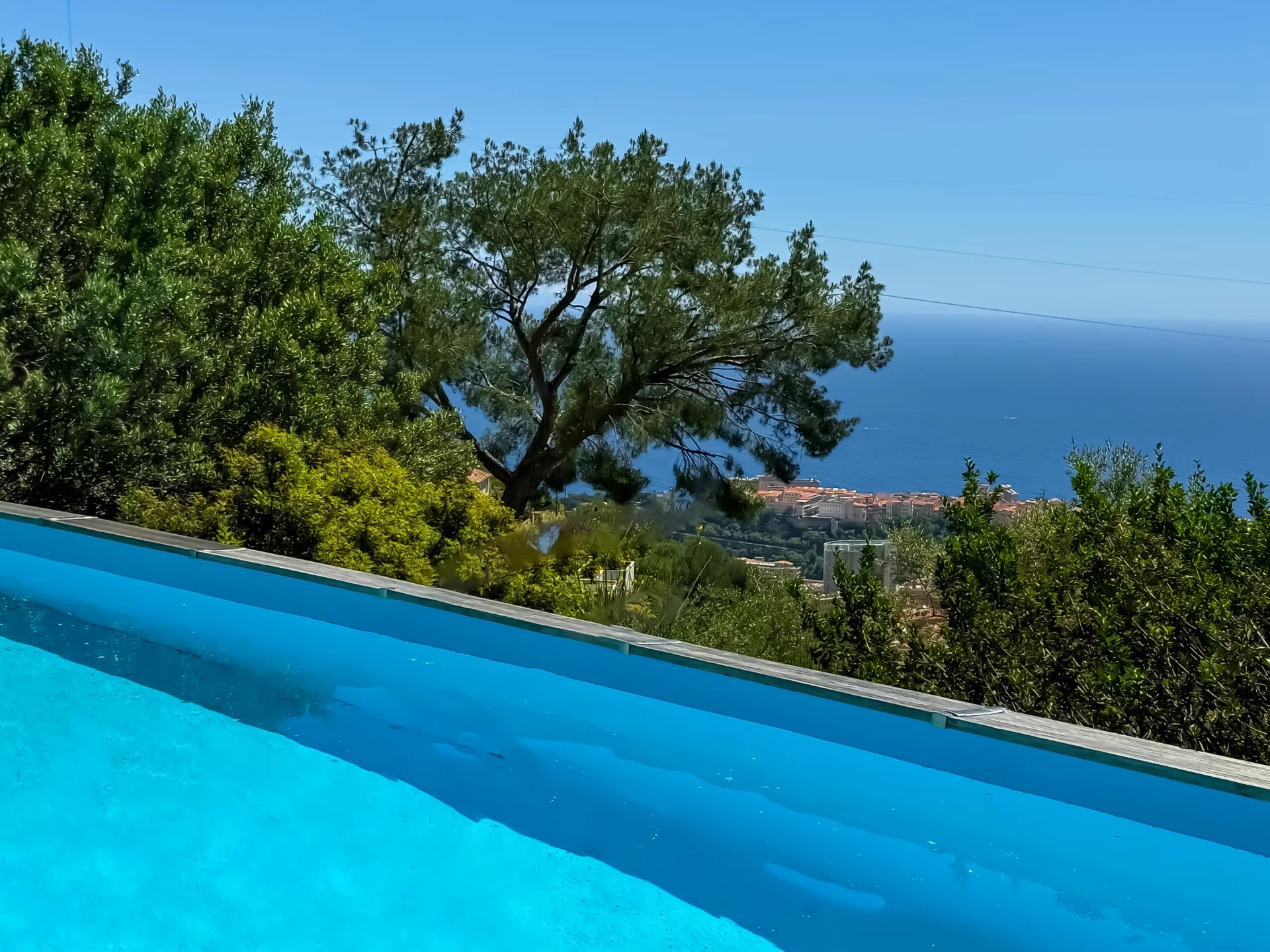 Villa avec 1600m2 de terrain - Vue panoramique - Piscine