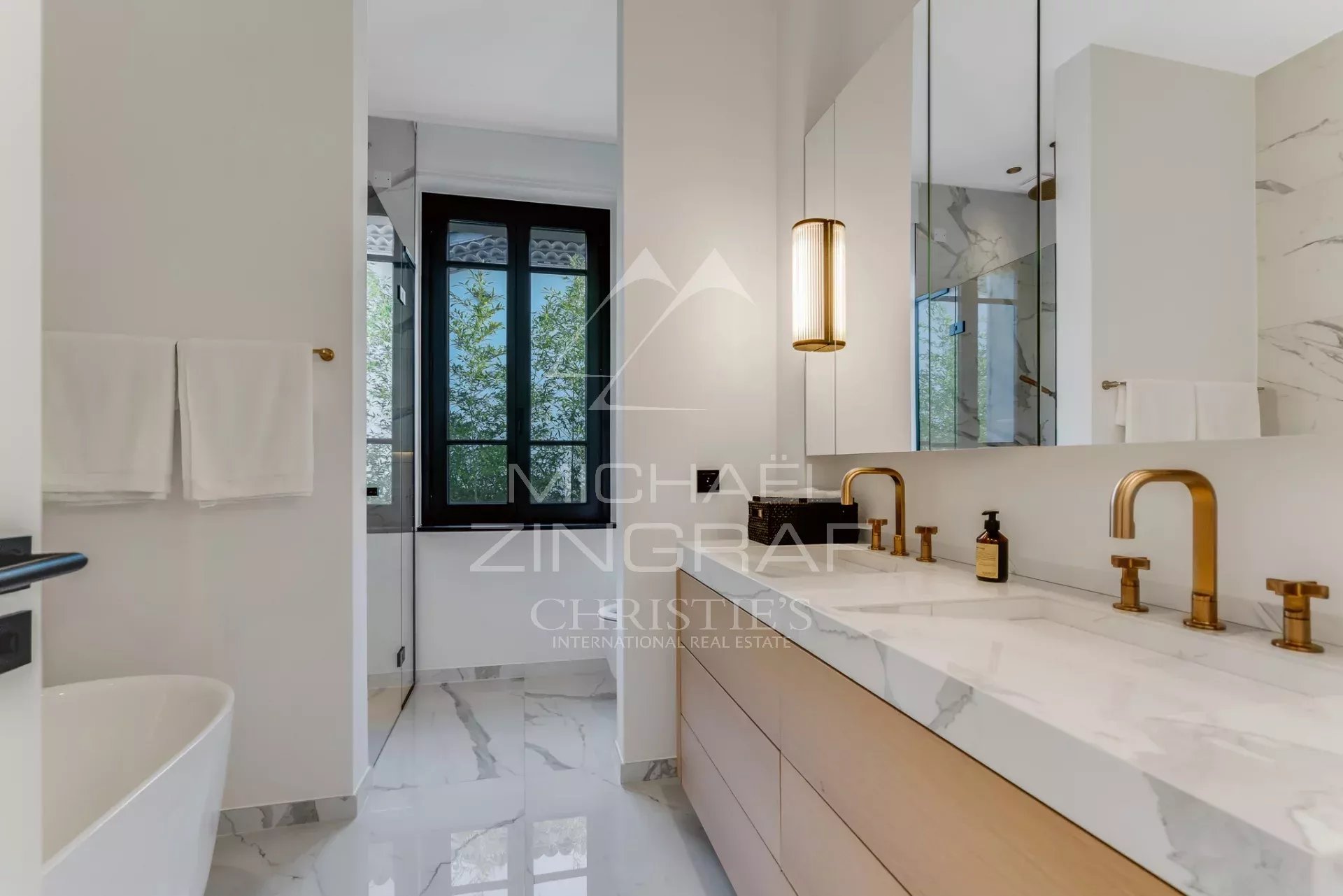 5 Bedroom Villa/Townhouse's Image 3