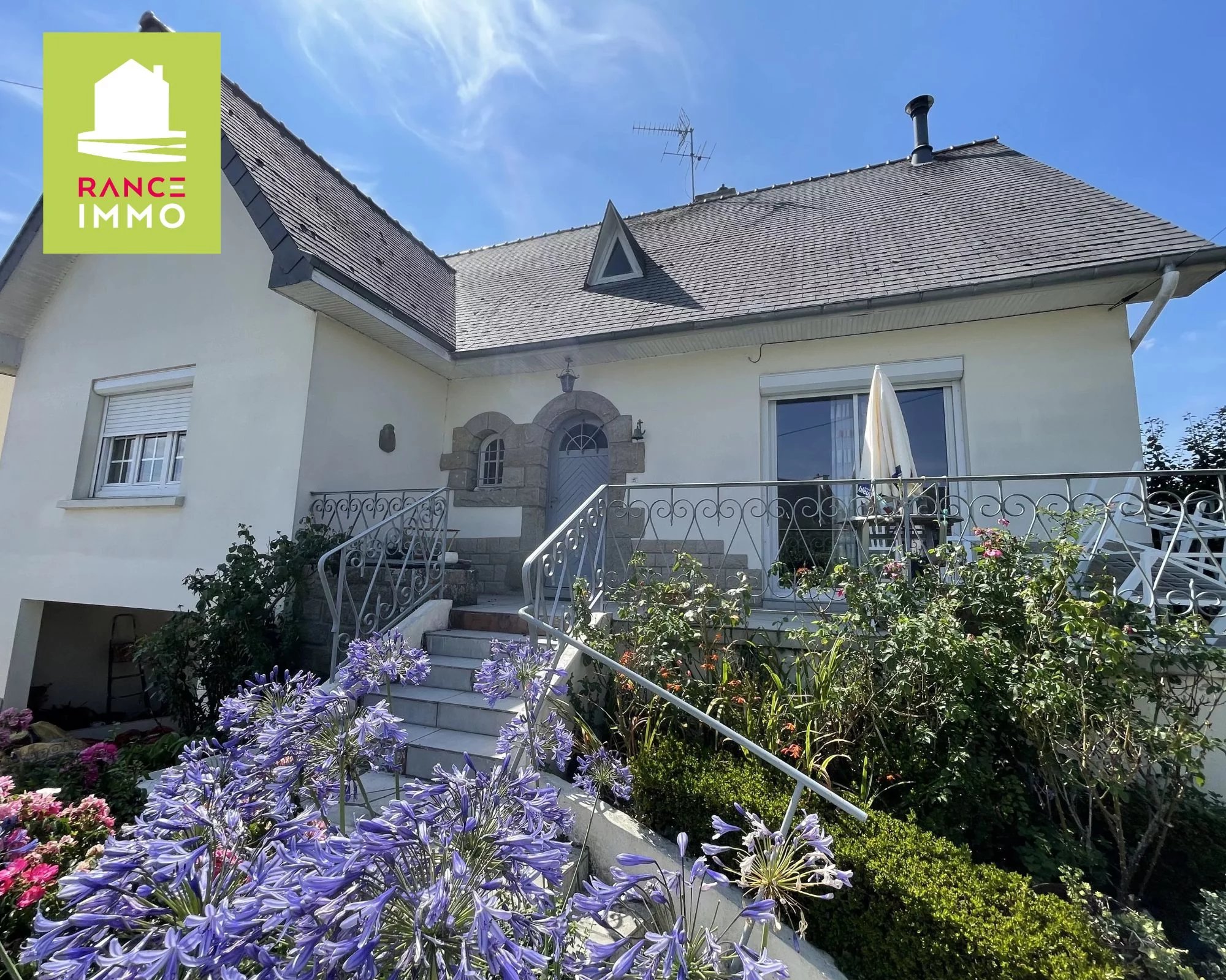 EXCLUSIVITÉ – DINAN – MAISON NÉO-BRETONNE AVEC LOCATAIRE EN PLACE