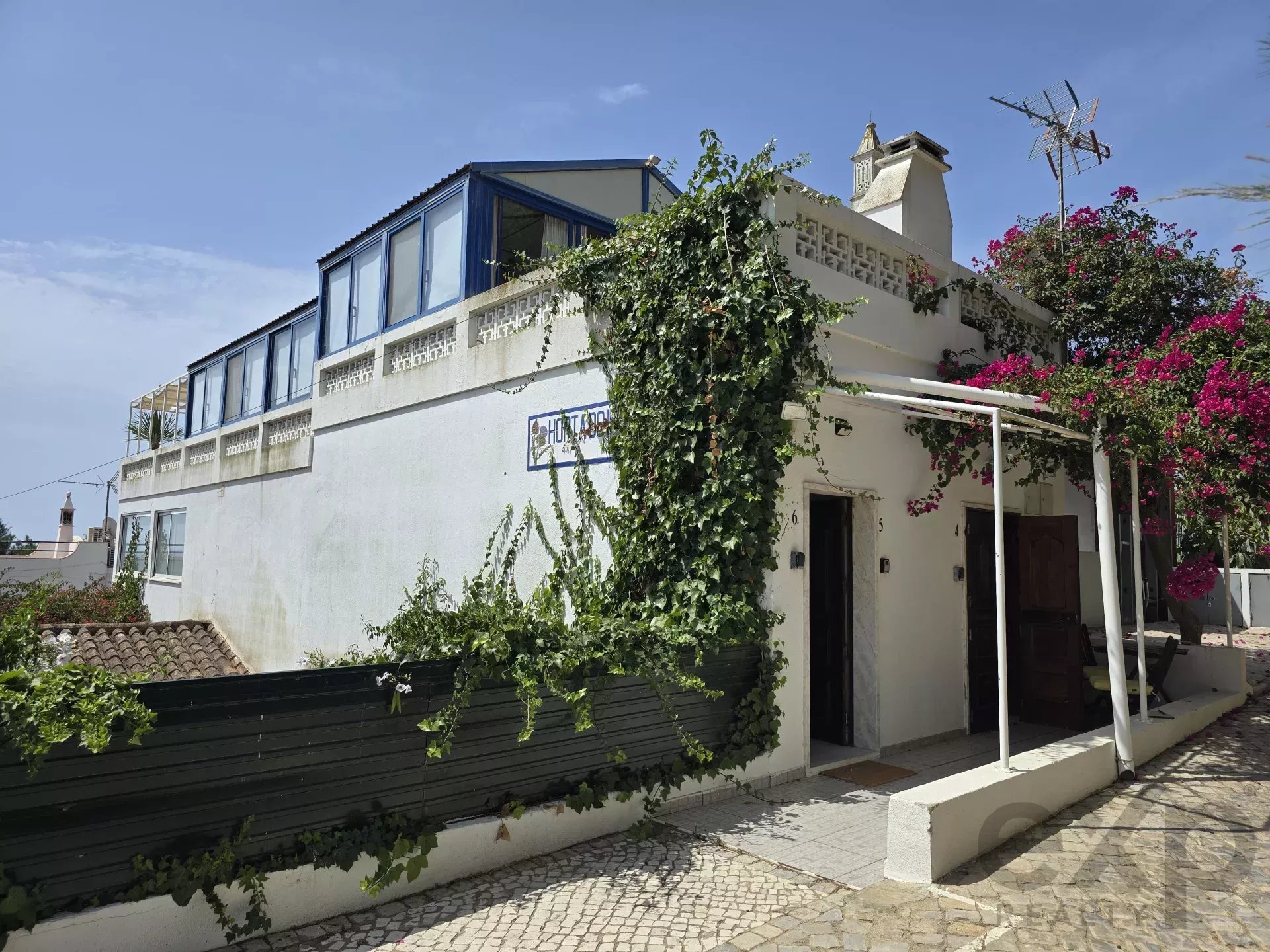 8-Bedroom House/Guesthouse in Praia da Fábrica 8900-057 image 15