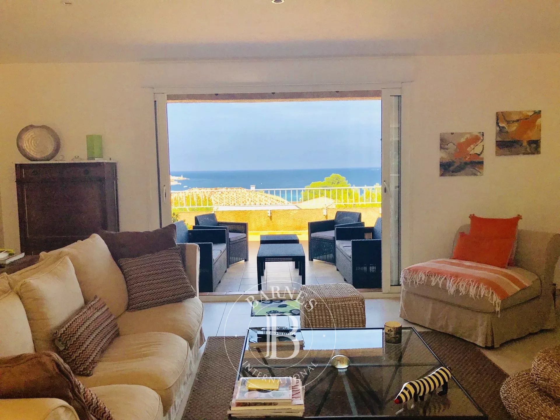 4 bedroom villa with pool - sea view - beach on foot