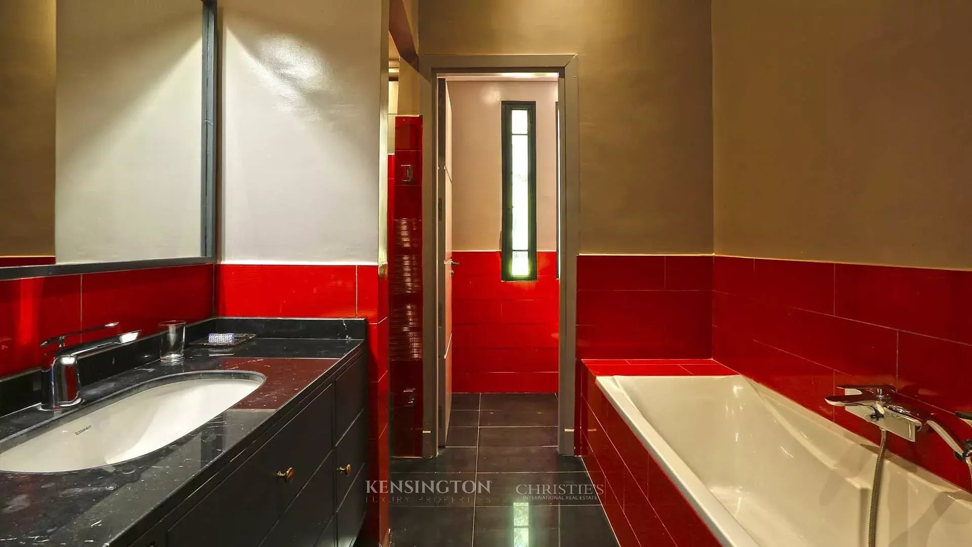 8 Bedroom Villa/Townhouse's Image 27