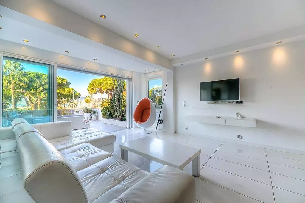 Cannes - Croisette, appartement en rez-de-jardin