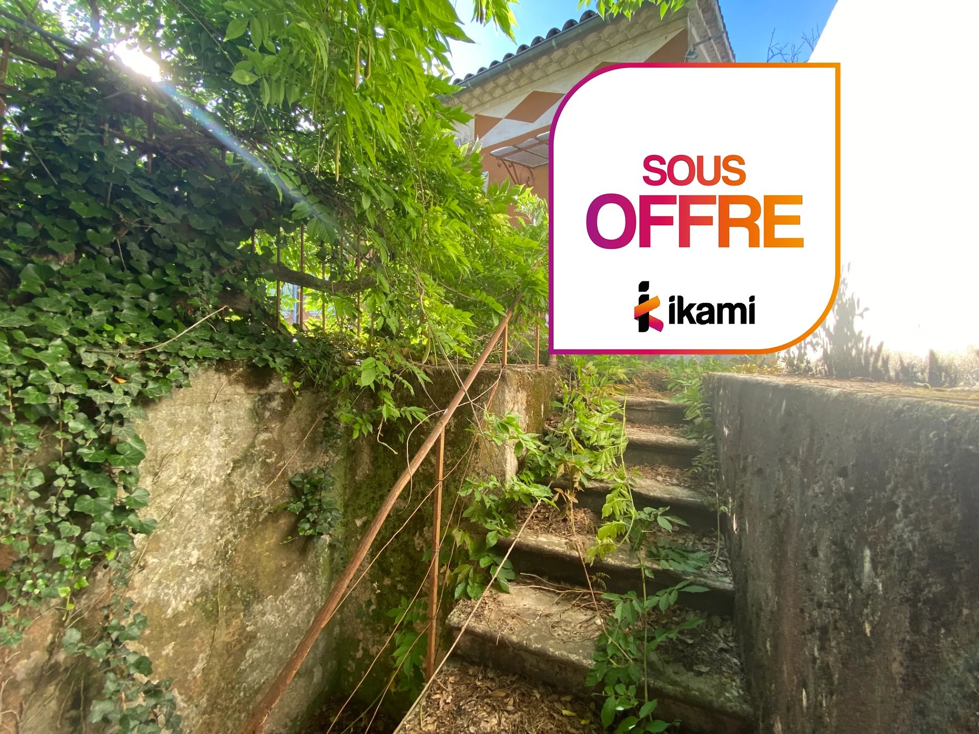 APPARTEMENT DE 56 m2 A RENOVER- PARKING-TERRASSE