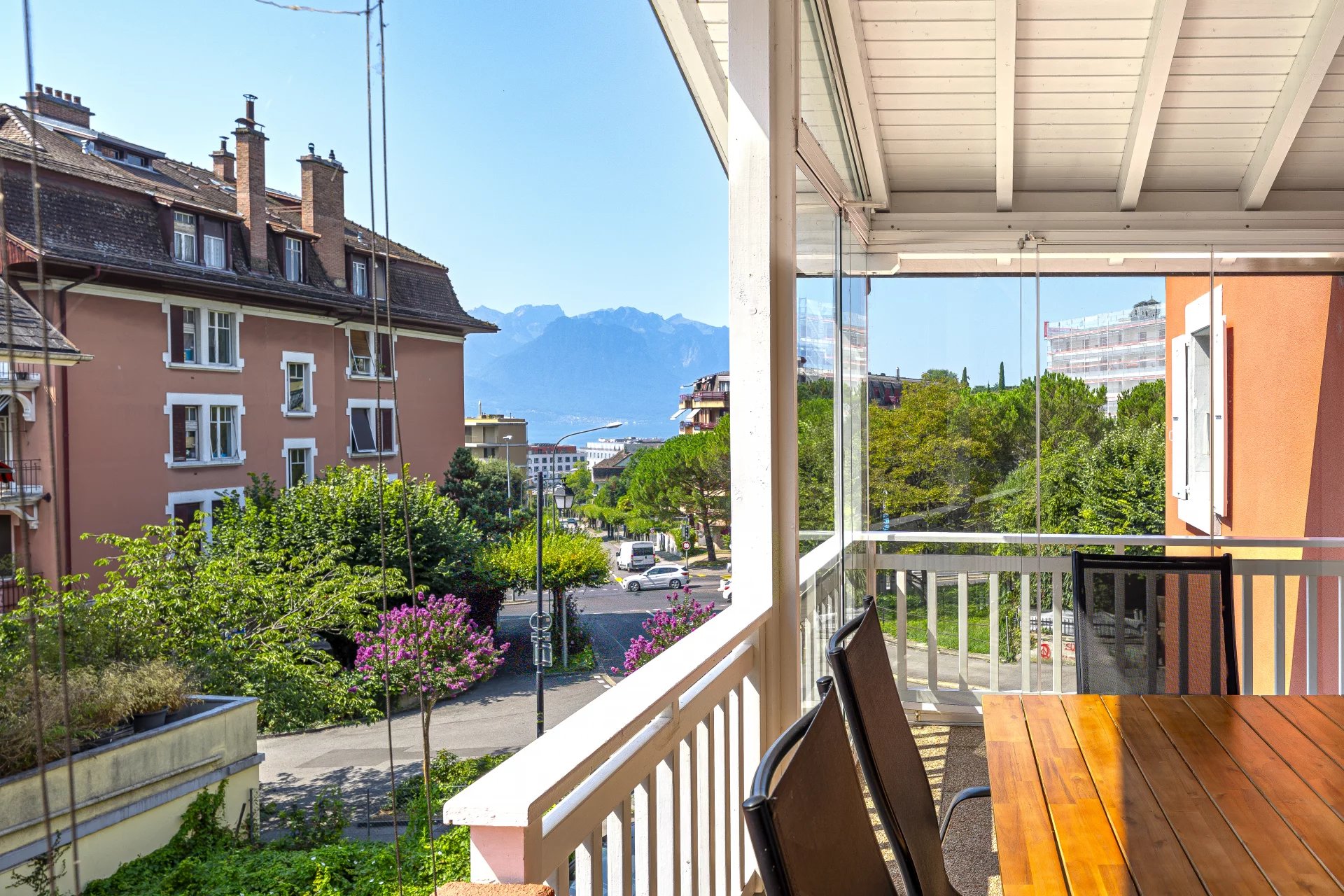 EXCLUSIVE! House with 3 apartments