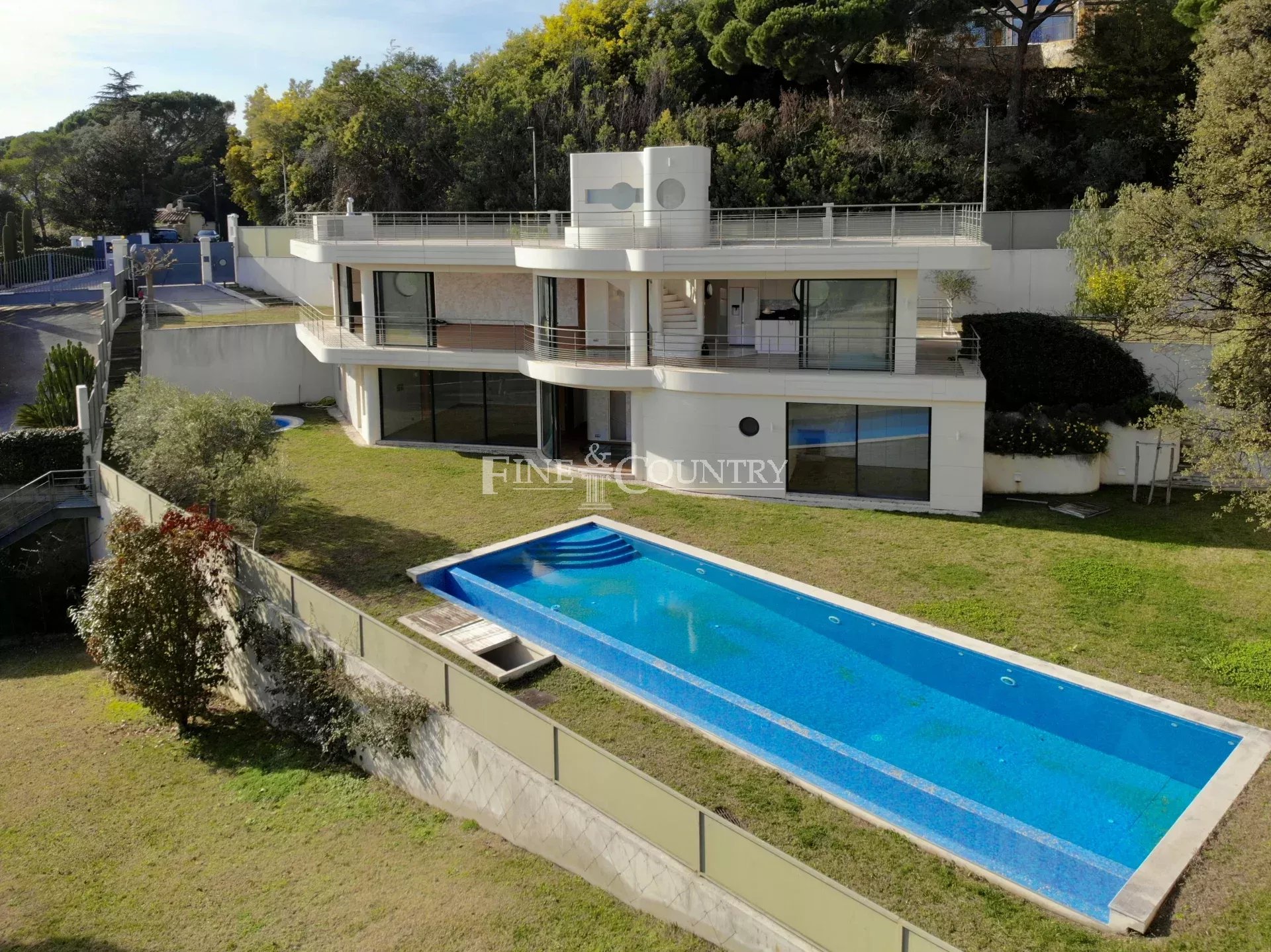 Photo of Villa for sale in Cannes with sea view