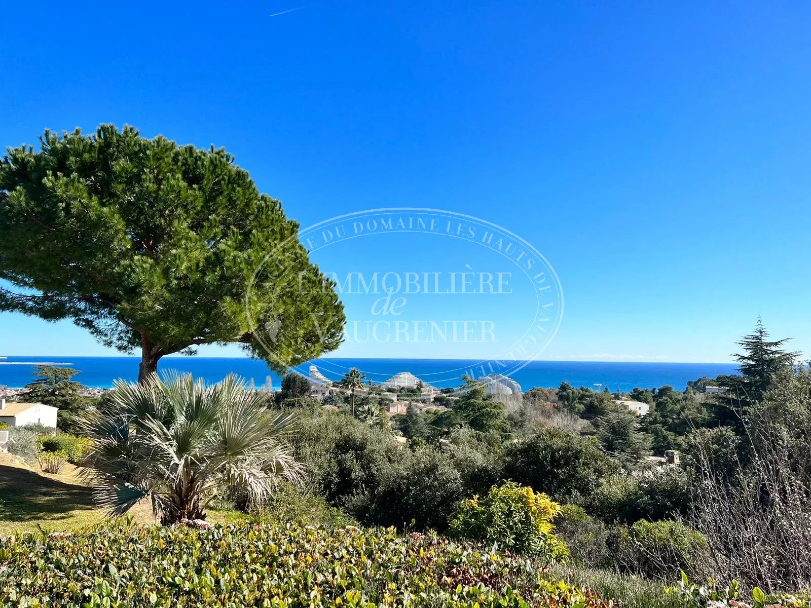 VENTE HAUTS DE VAUGRENIER VILLA 7 PIECES 2.950 000.-€