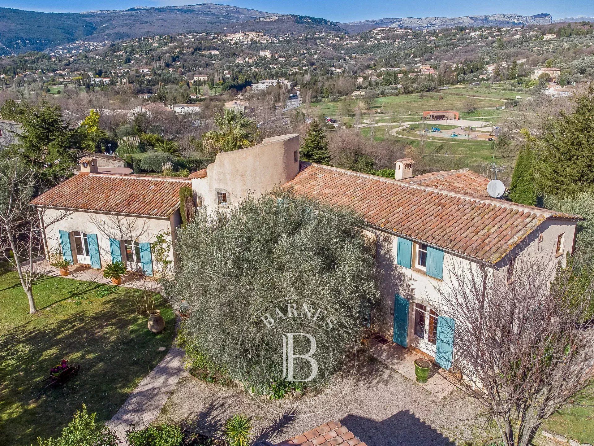 5 min from Valbonne village - Panoramic view - 2 houses - 7 bedrooms