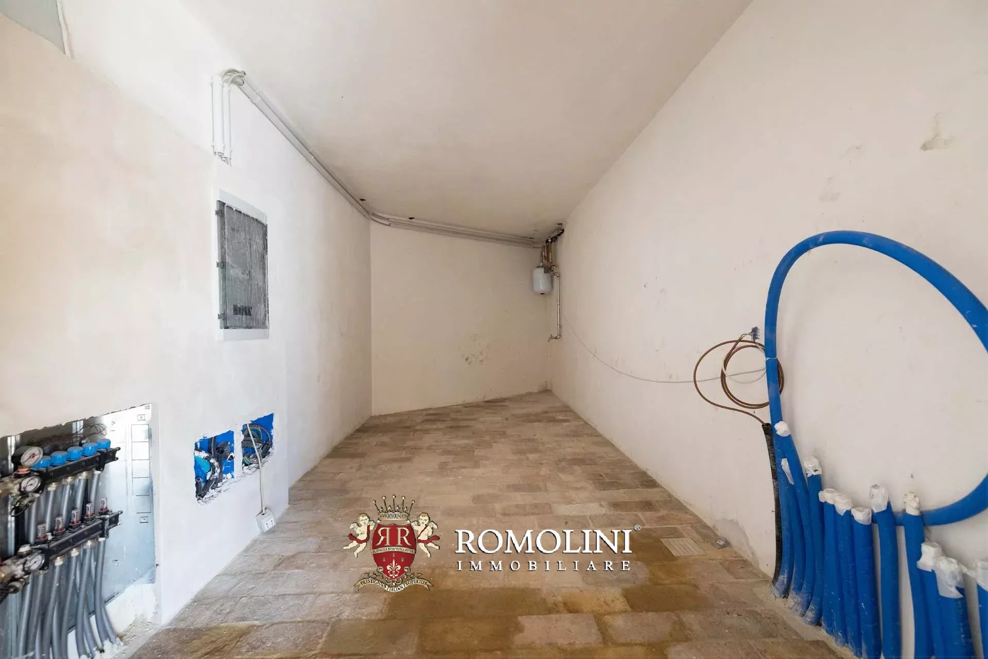 6 Bedroom Villa/Townhouse's Image 18
