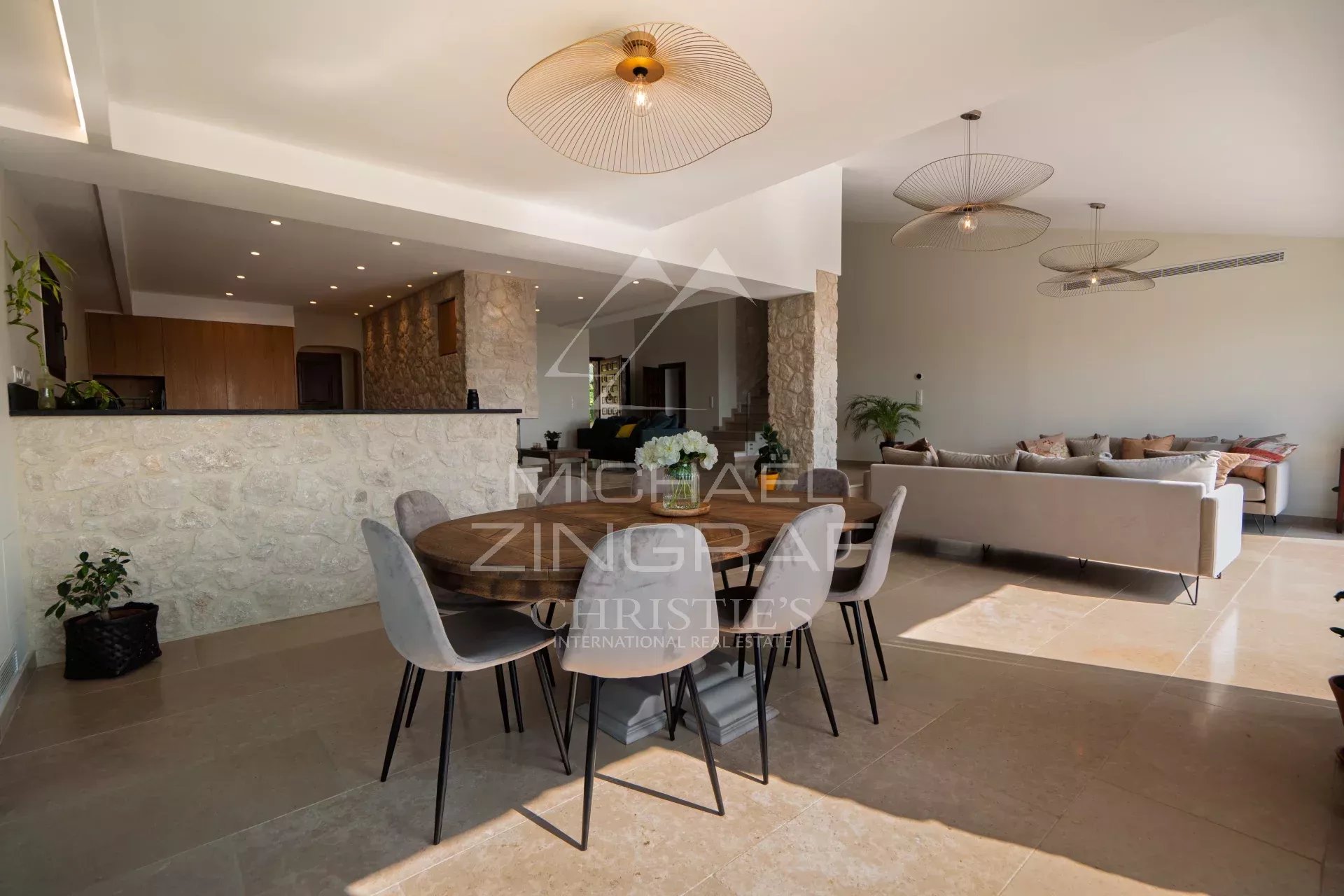 4 Bedroom Villa/Townhouse's Image 9