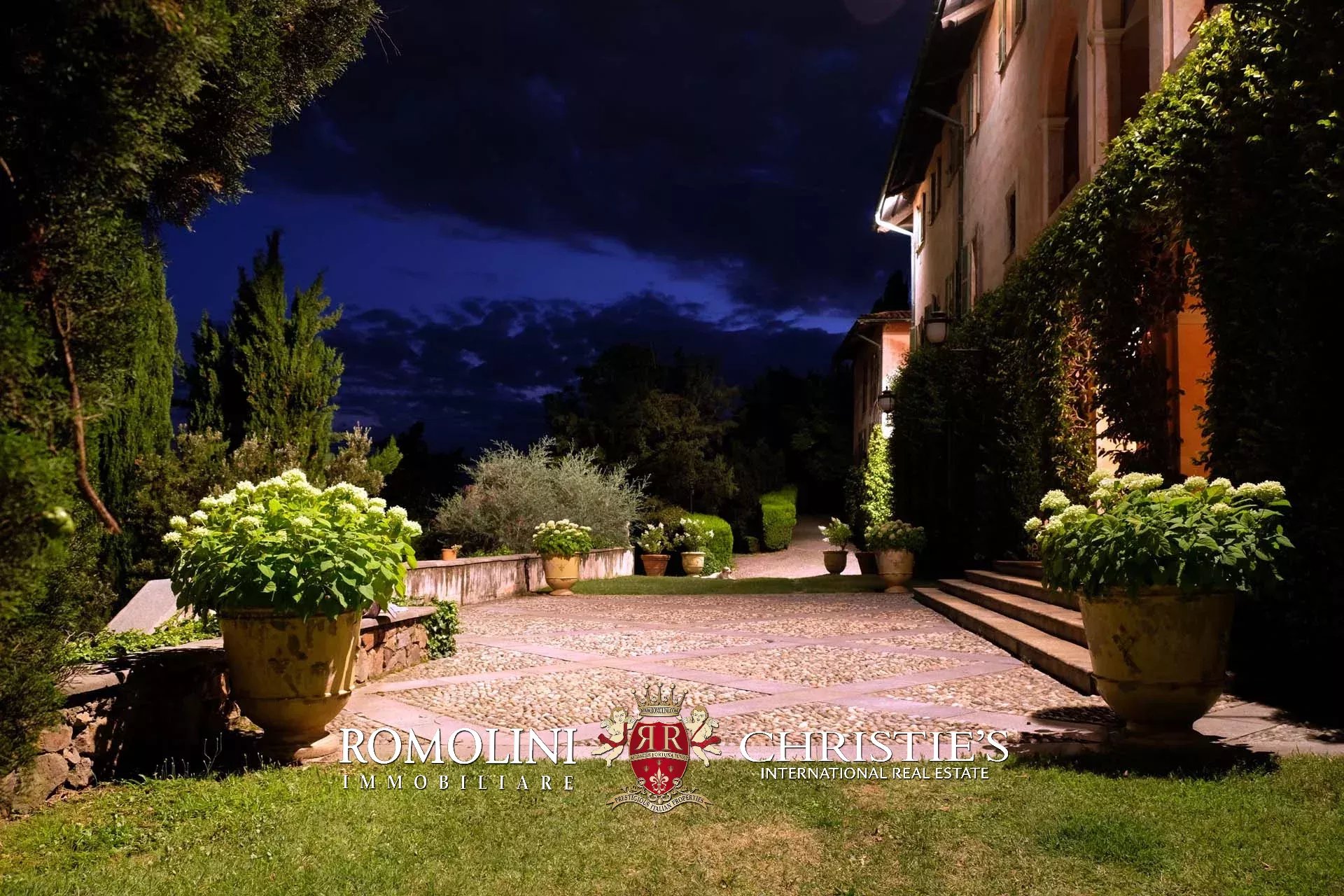 17 Bedroom Villa/Townhouse's Image 8