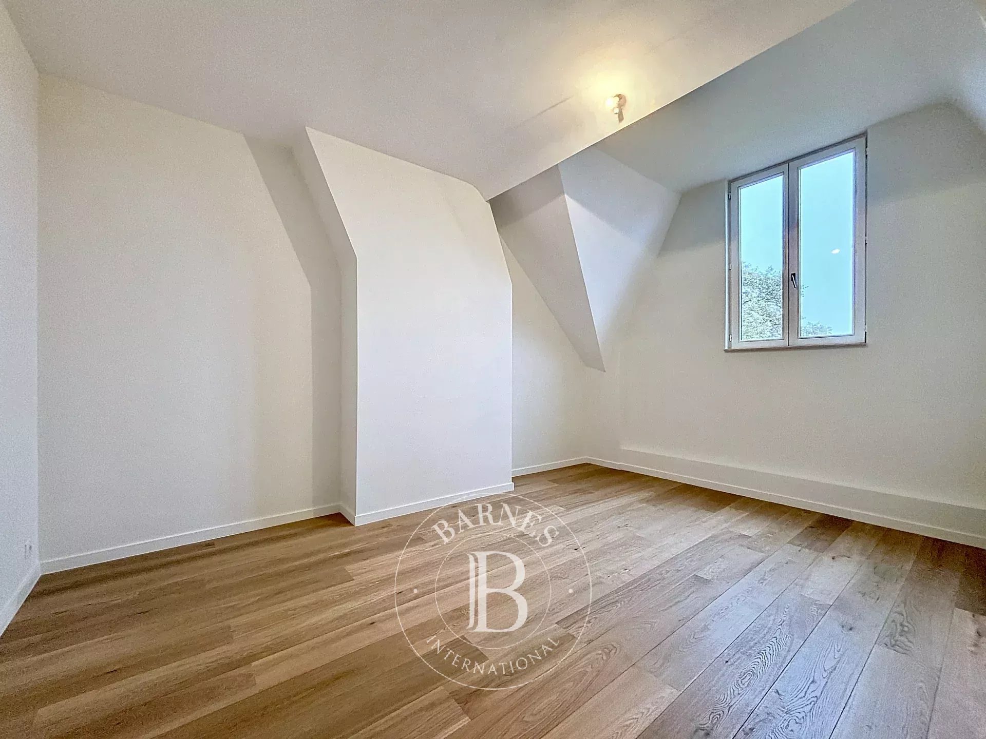 Spacieux Duplex 2 chambres – 150 m² – Quartier Européen