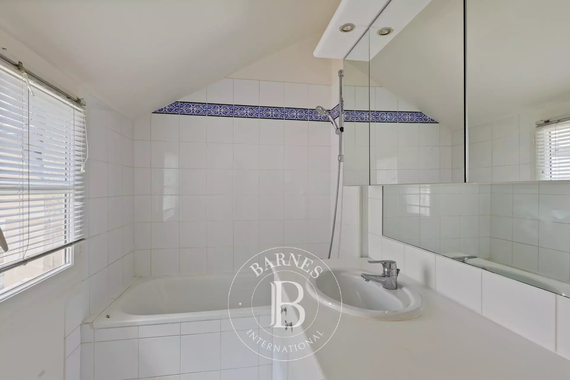 Paris 6 - Dragon - 2 rooms - top floor - view - picture 11