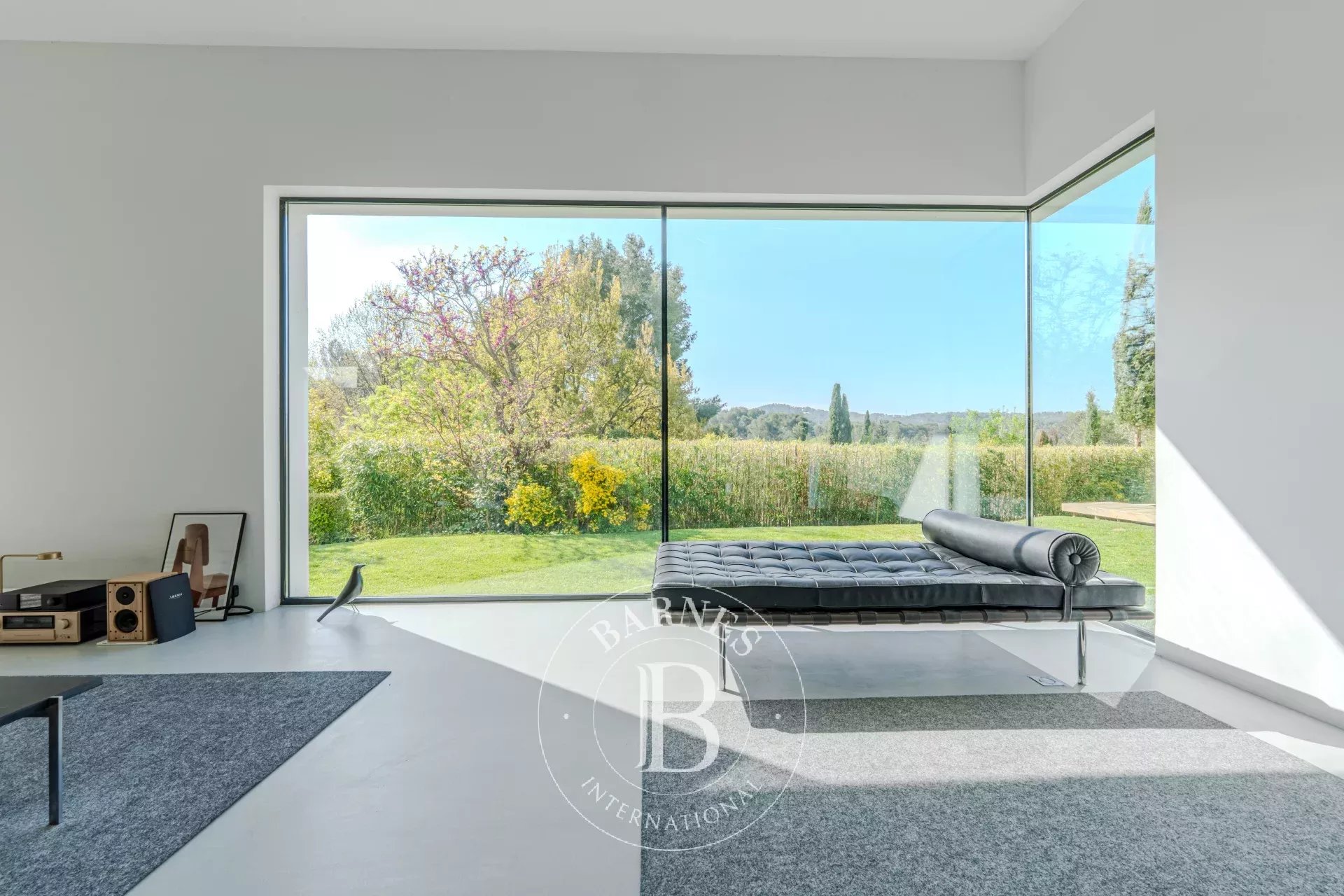 AIX EN PROVENCE LE THOLONET – CONTEMPORARY HOME – SOUGHT-AFTER AREA – 185m² – 3 BEDROOMS – OFFICE – STUDIO – POOL – 3400m² GARDEN – UNOBSTRUCTED VIEW