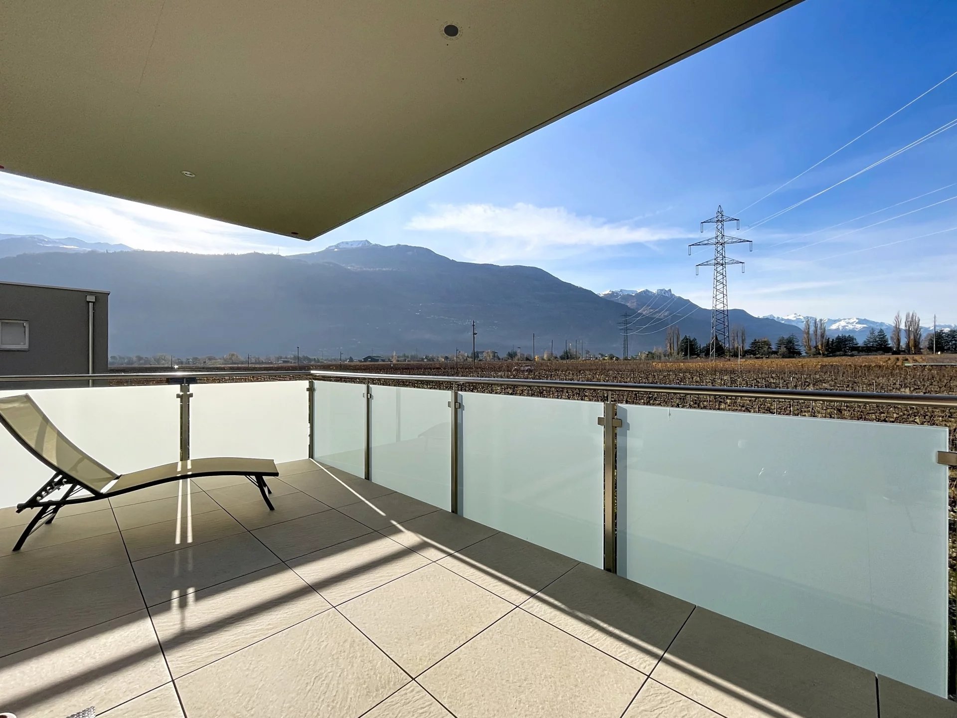 Maison moderne et jardin cosy