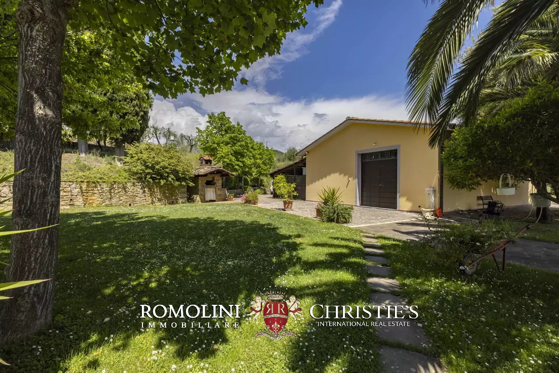 5 Bedroom Villa/Townhouse's Image 25