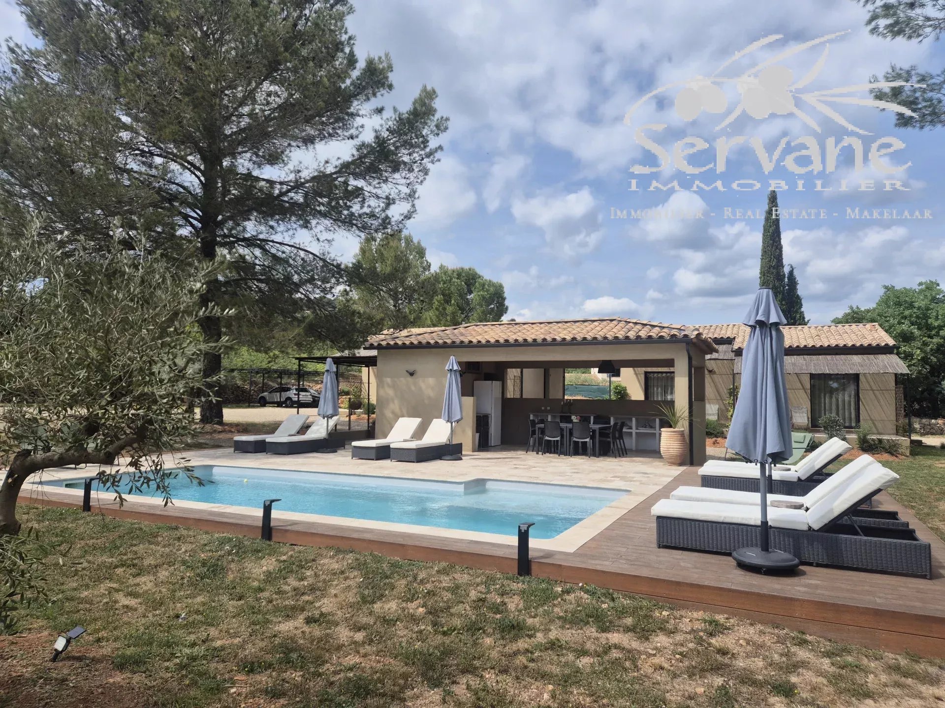 Villa and 4 gites in Cotignac, unique layout with pool house and pool