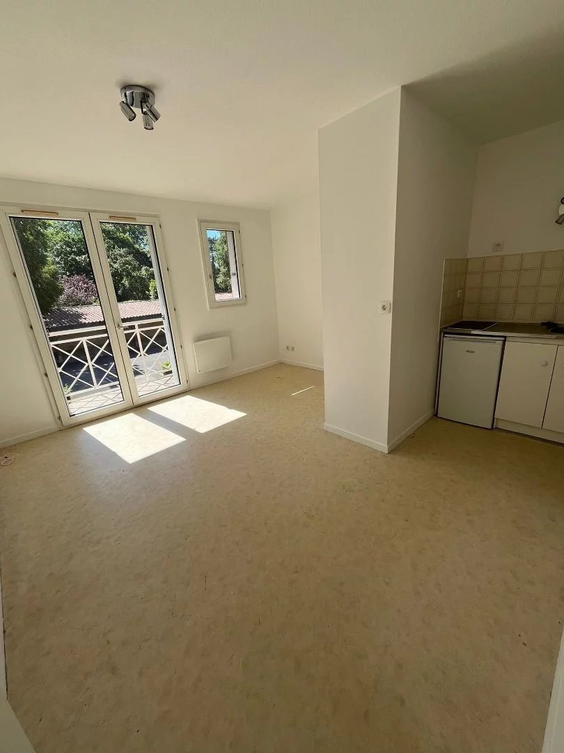 Studio avec balcon, place de parking et cave