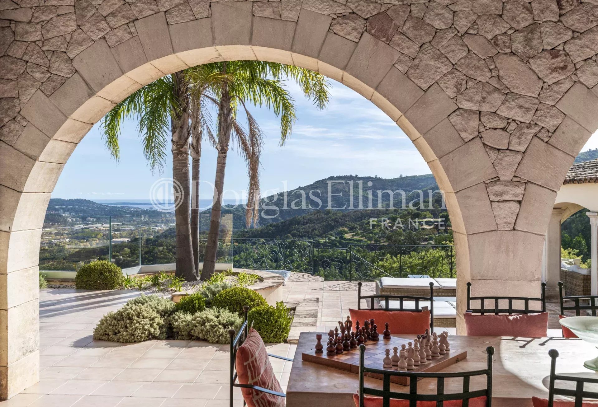PEGOMAS – Stunning Provençal villa with sea view - Picture n°3