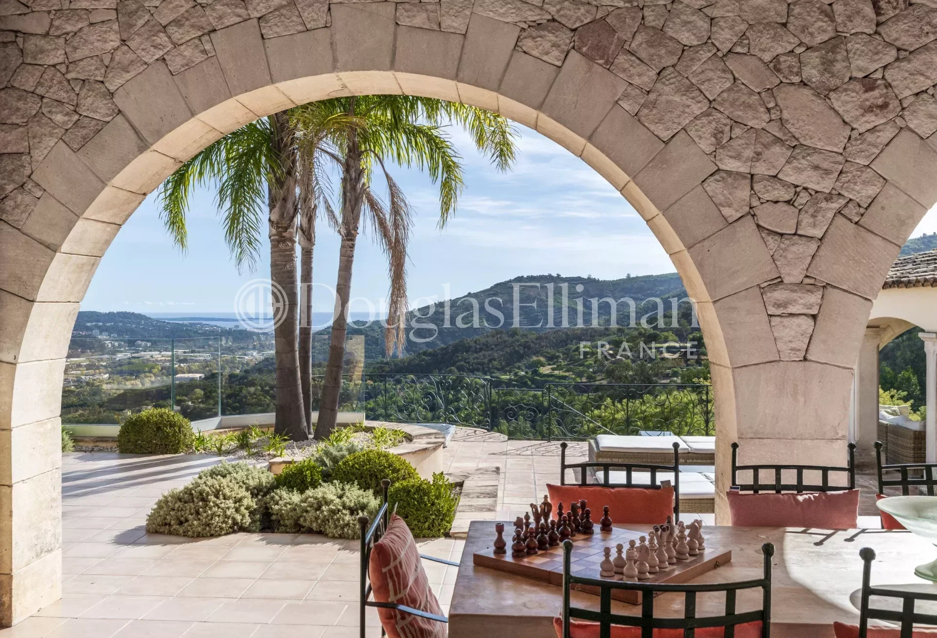 PEGOMAS – Superbe villa provençale avec vue mer - Image nᵒ3