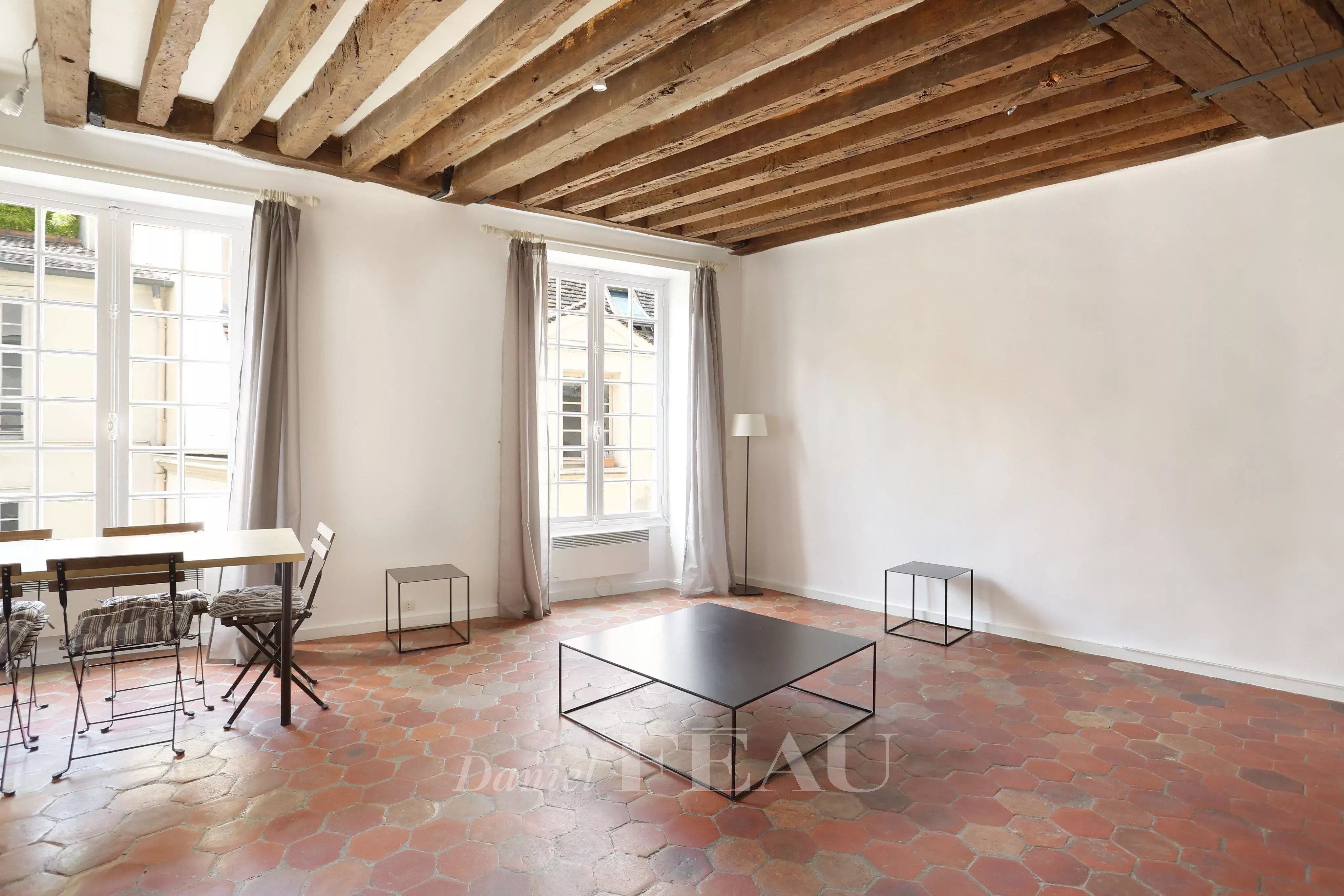 Living-room Natural light Tile