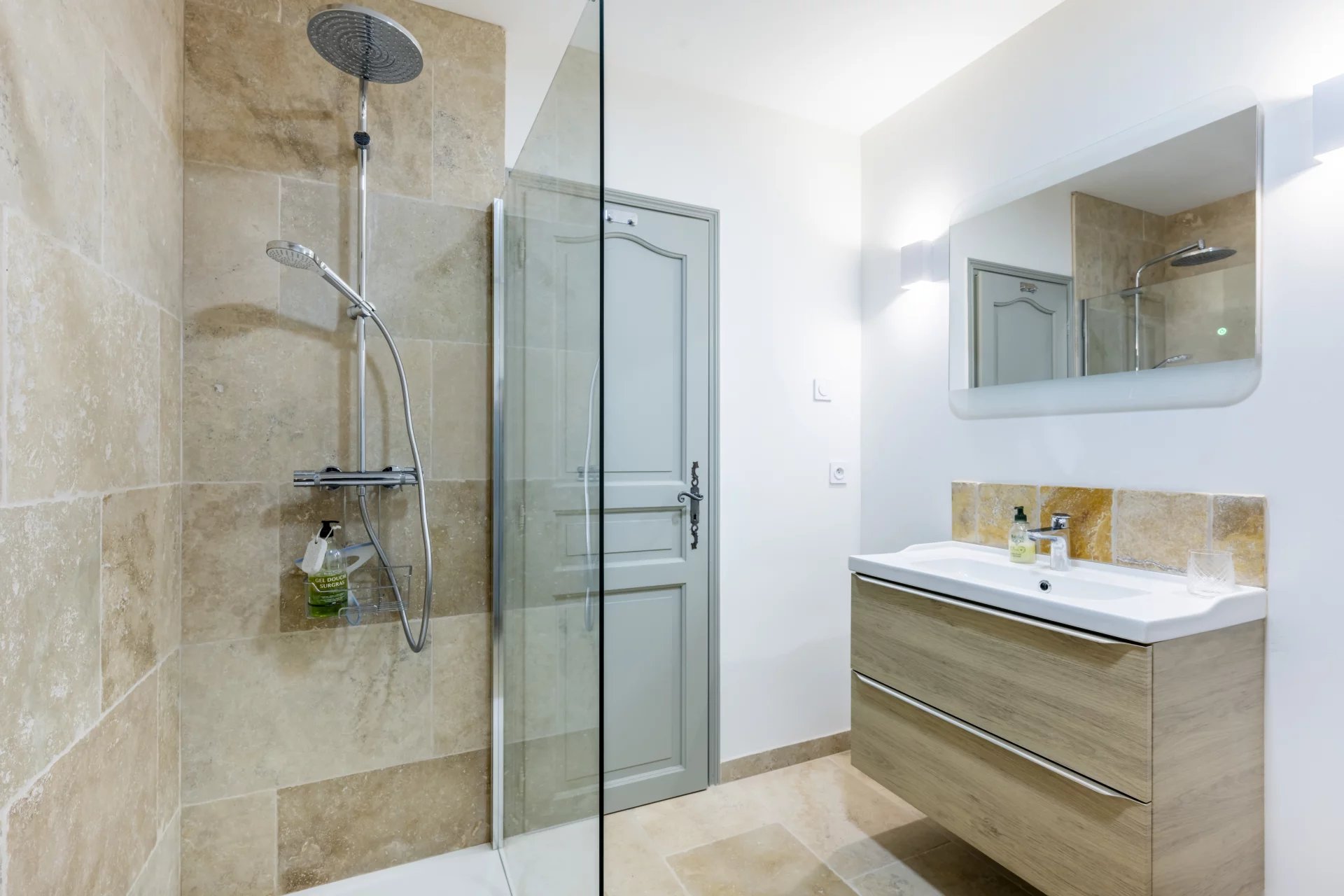  Image of Villa - 3 Bedrooms for Sale in Alpes-Maritimes-Mougins-France, Image 14