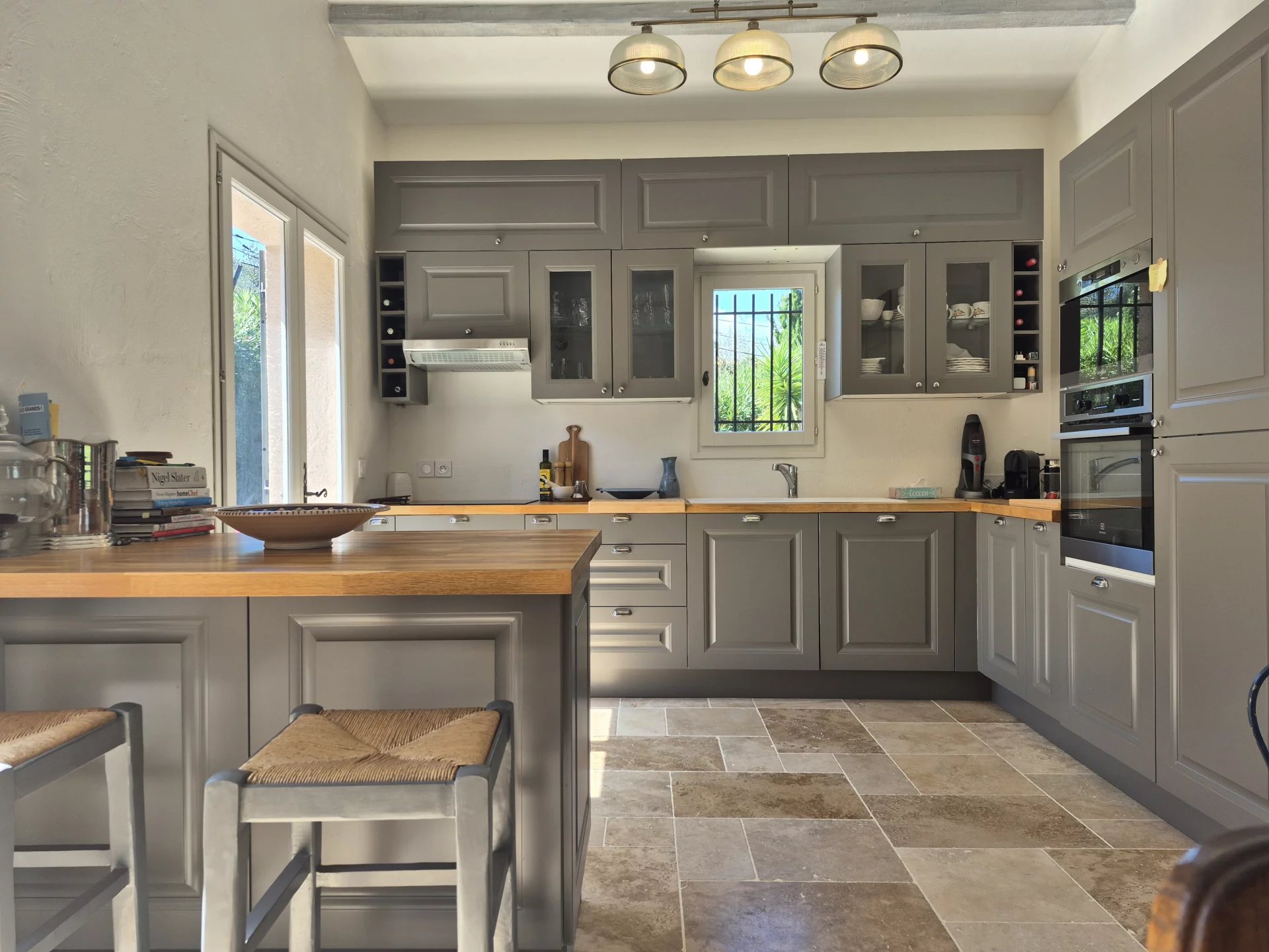  Image of Villa - 3 Bedrooms for Sale in Alpes-Maritimes-Mougins-France, Image 8