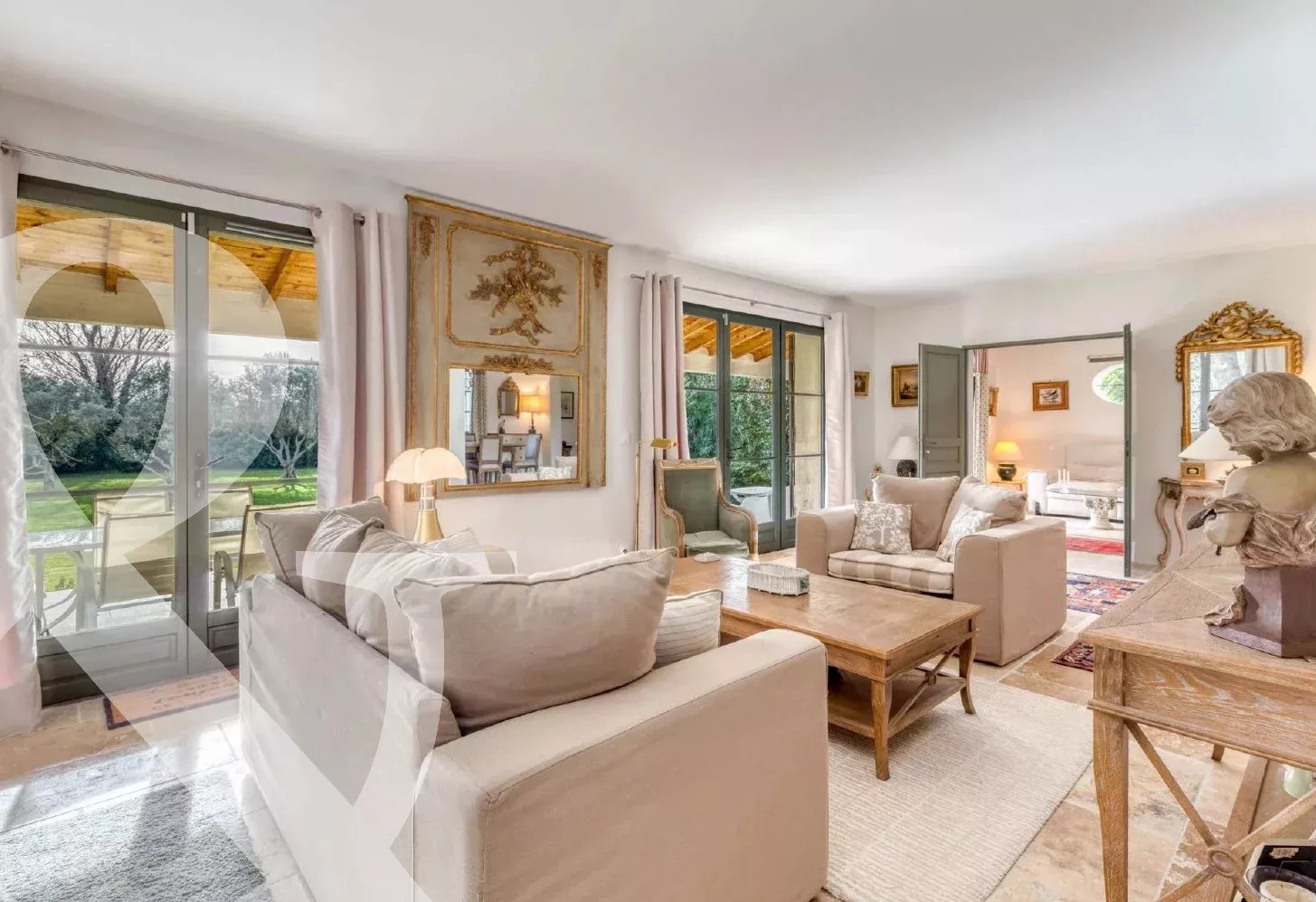 AU CALME DANS UN TRES BEAU PARC