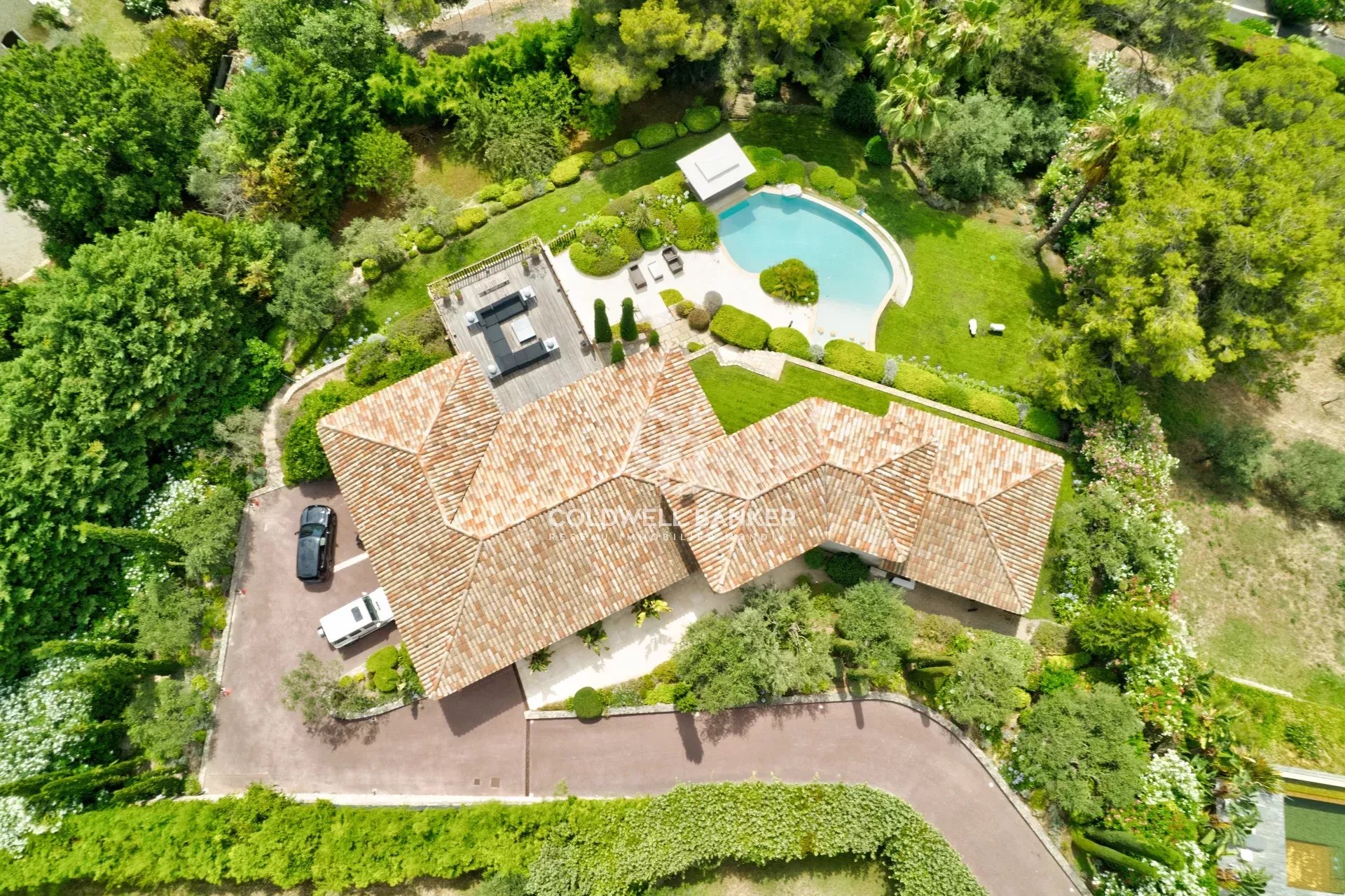 06250 MOUGINS VILLA