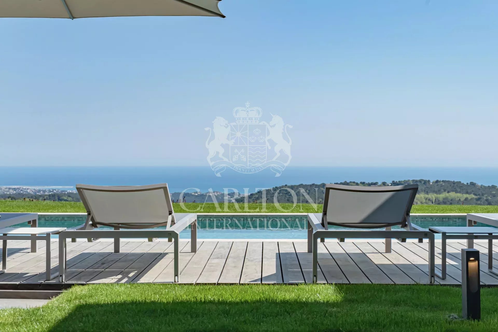 Magnifique contemporaine située sur les hauteurs de Vence – Vue mer panoramique