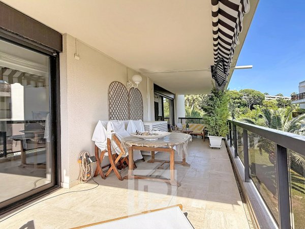 Luxury 2-Bedroom Apartment in Exclusive Cannes Residential Estate — photo 2