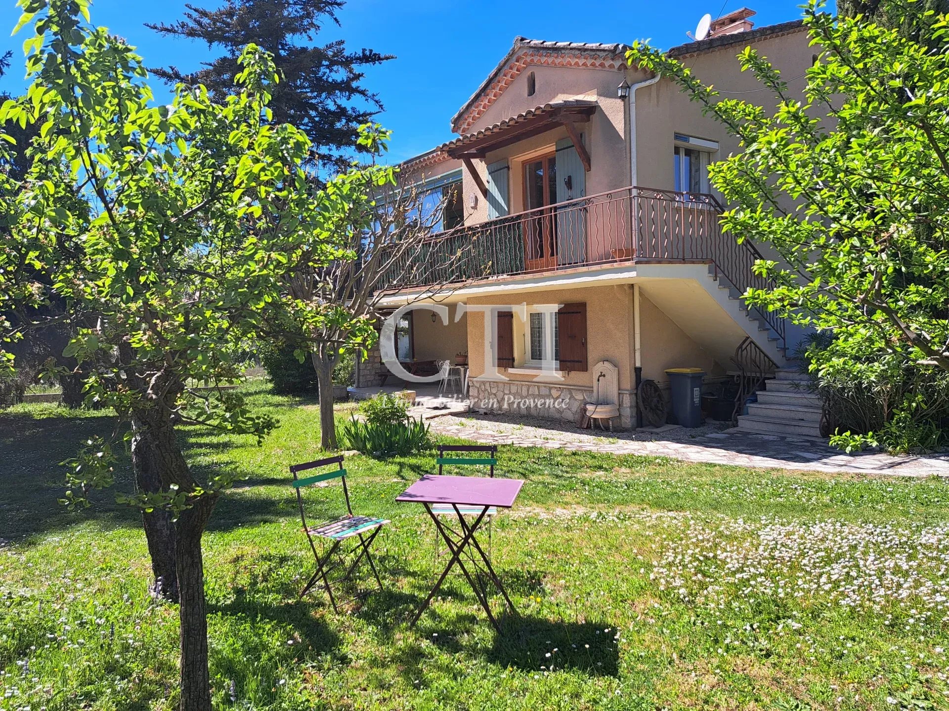 Agence immobilière de 
